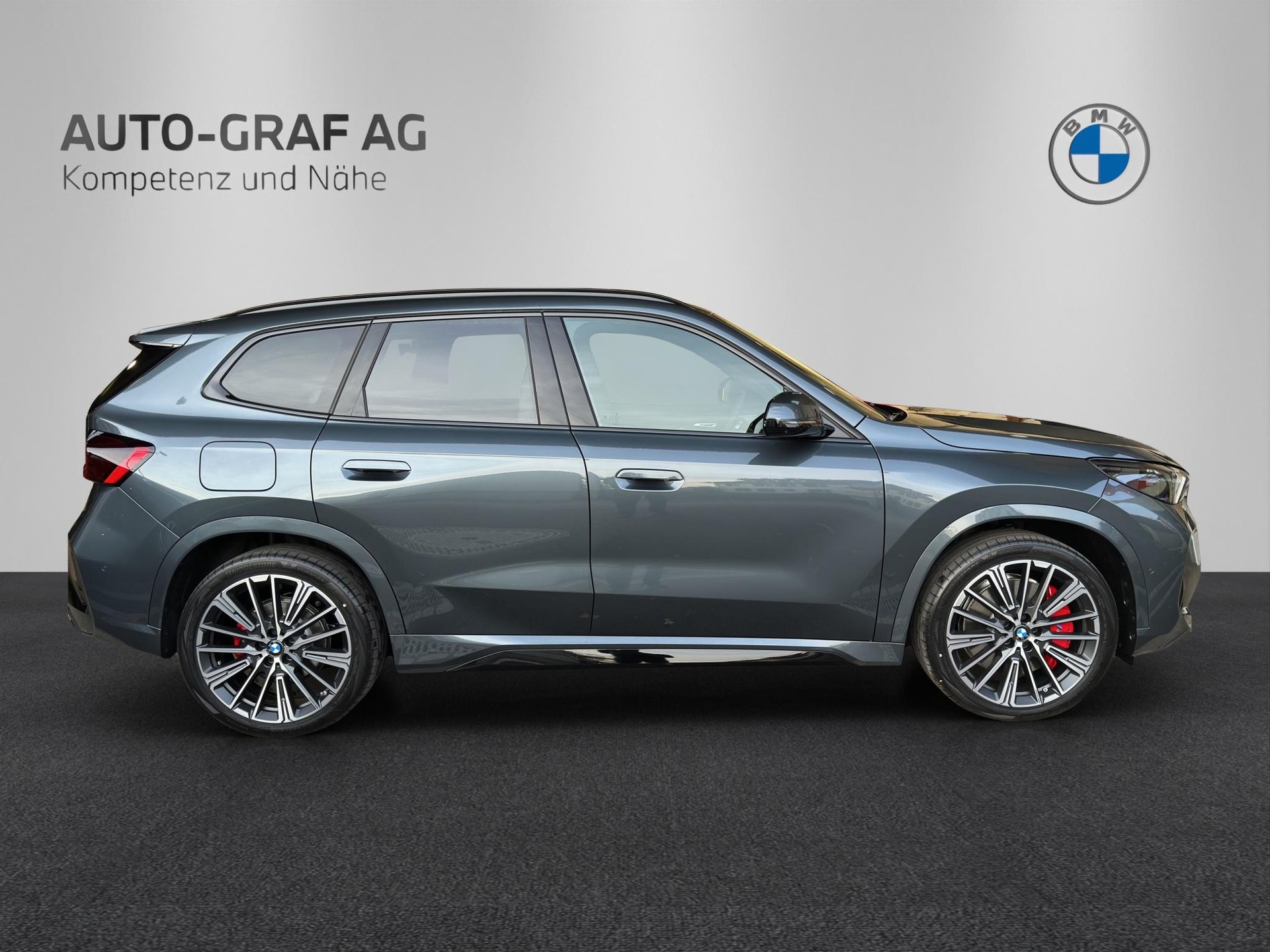 BMW iX1 30 xDrive M Sport Pro 'Individual'-image-5