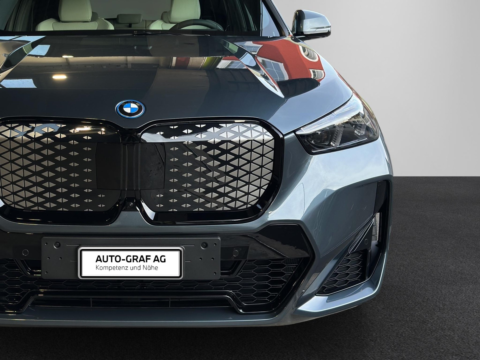 BMW iX1 30 xDrive M Sport Pro 'Individual'-image-8