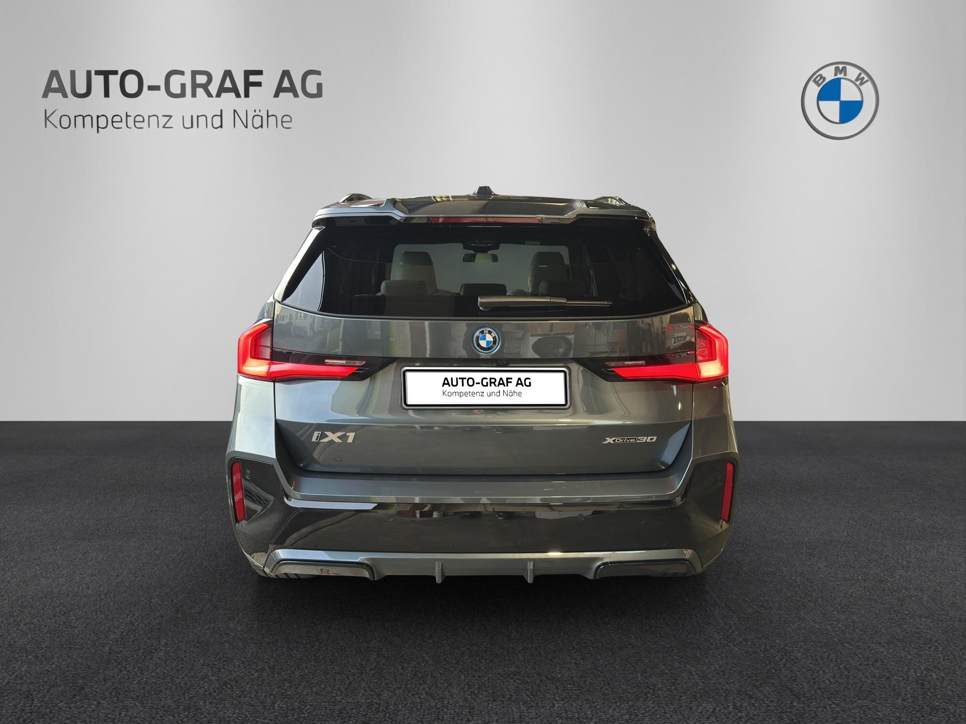 BMW iX1 30 xDrive M Sport Pro 'Individual'-showroom-element-3