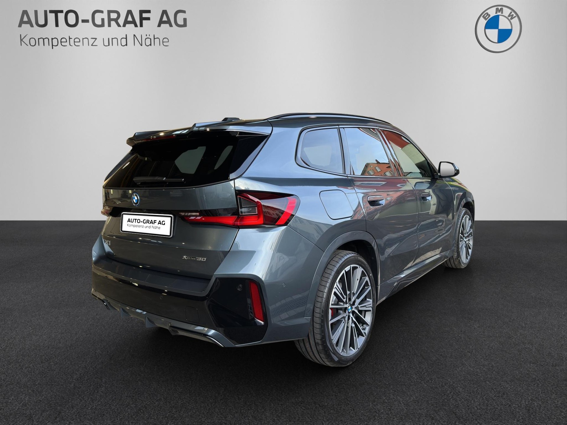 BMW iX1 30 xDrive M Sport Pro 'Individual'-image-4