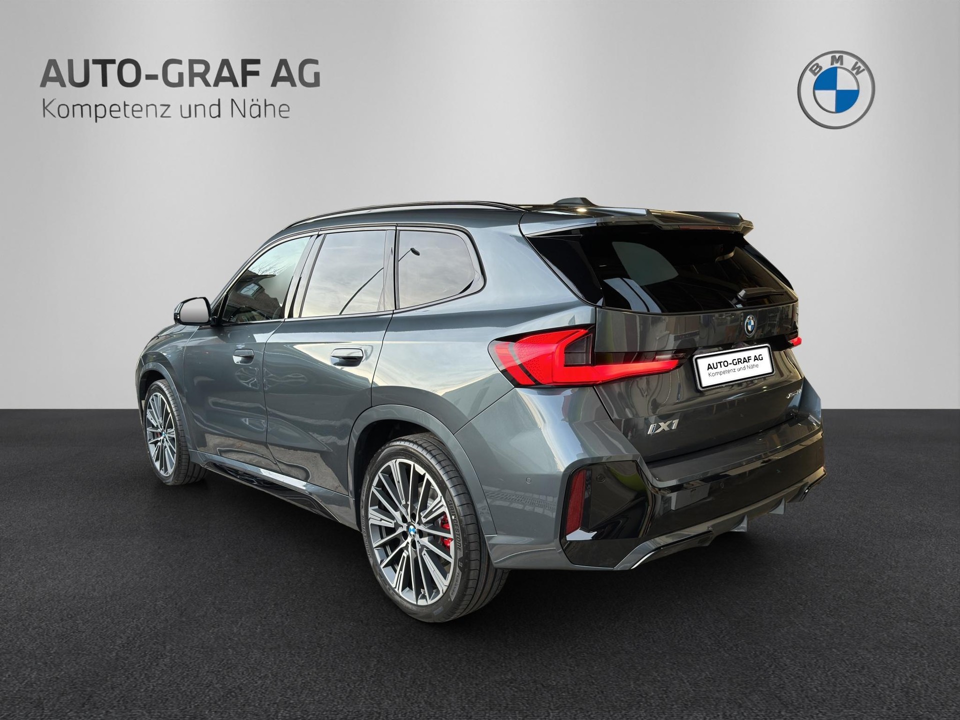 BMW iX1 30 xDrive M Sport Pro 'Individual'-showroom-element-2