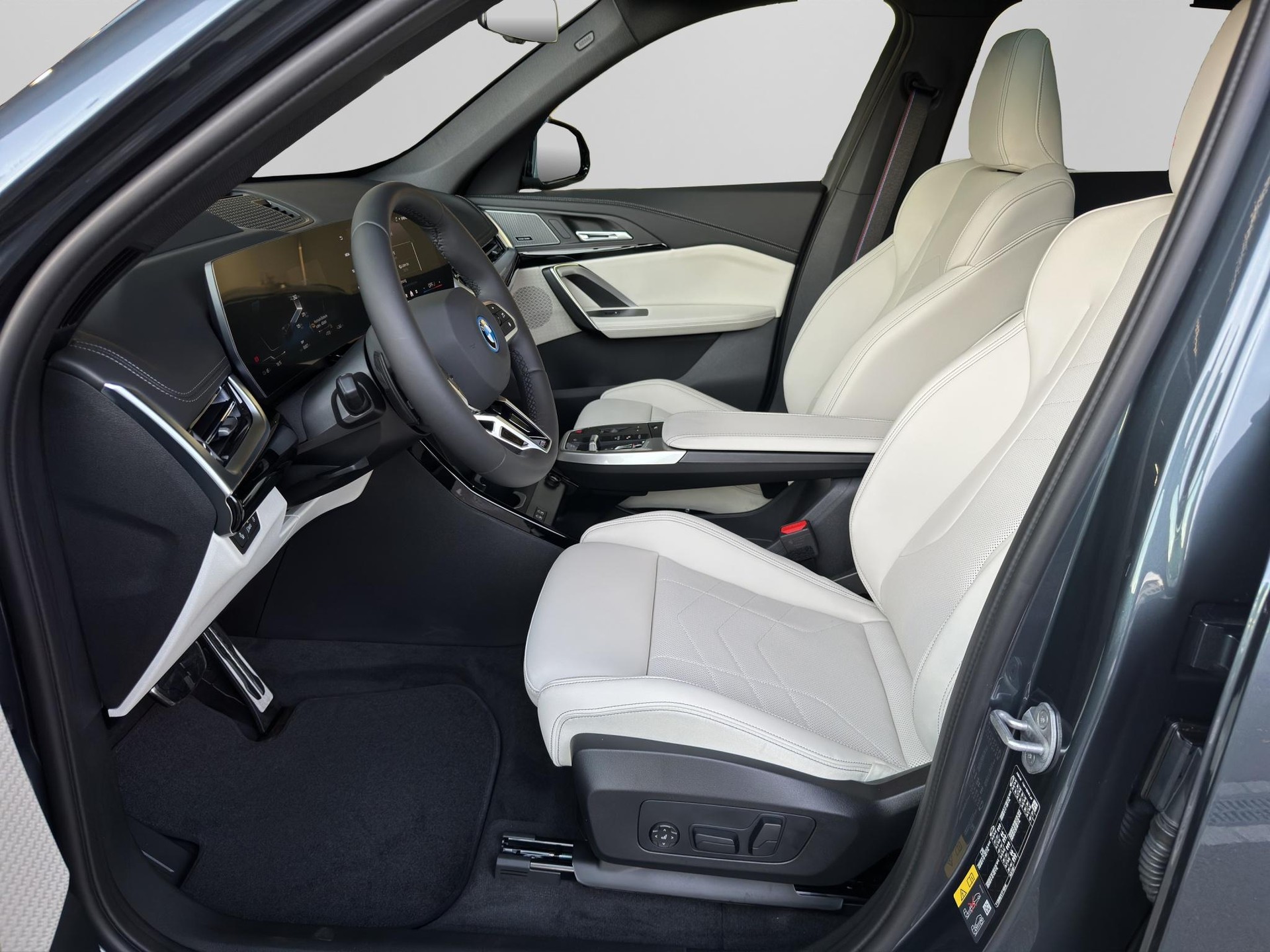 BMW iX1 30 xDrive M Sport Pro 'Individual'-image-11