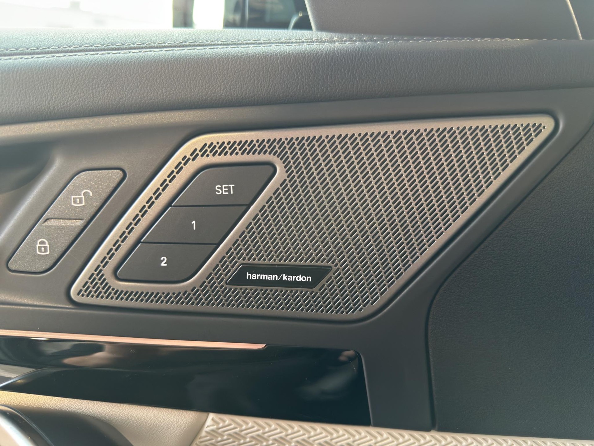 BMW iX1 30 xDrive M Sport Pro 'Individual'-image-14