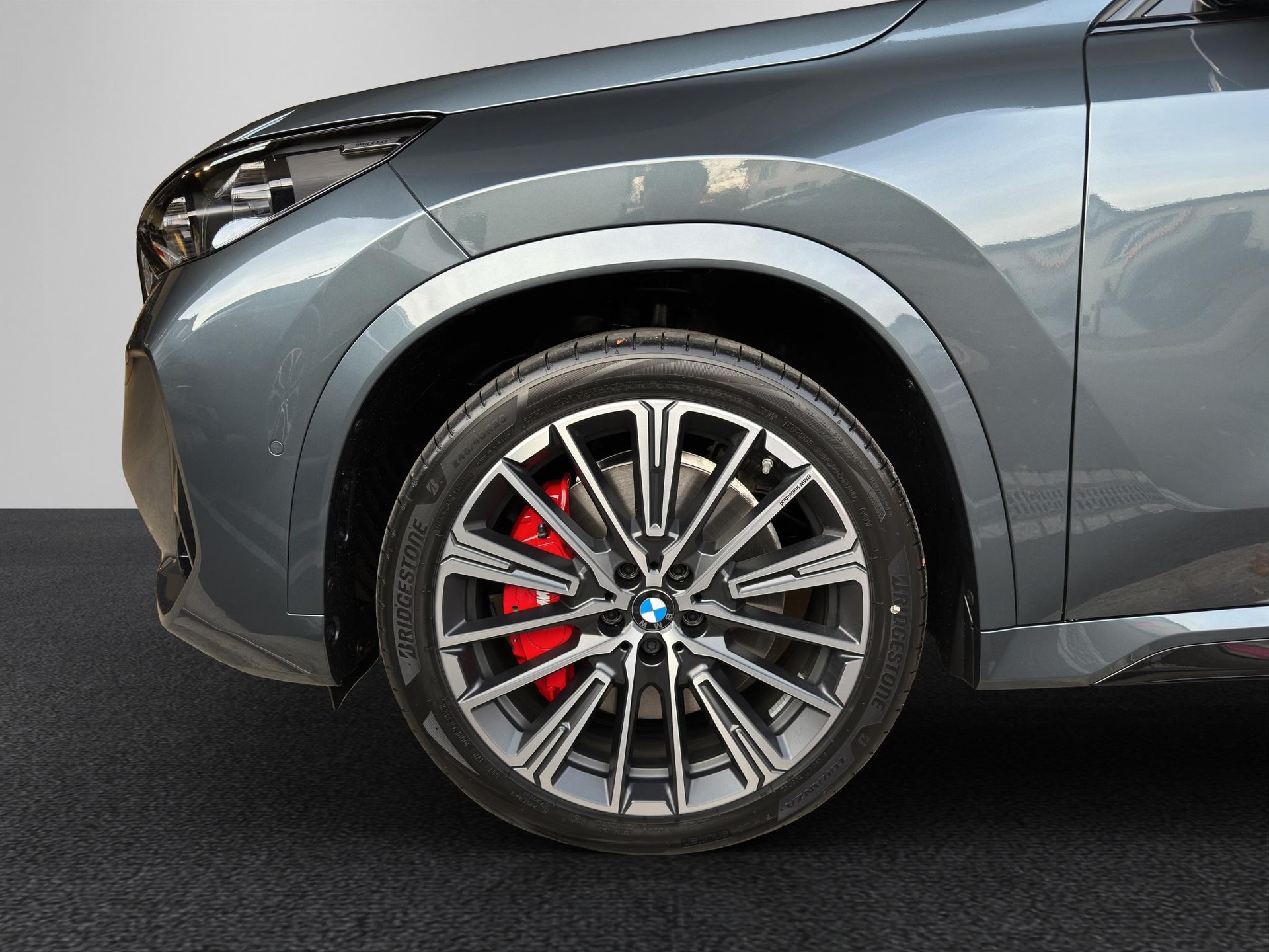 BMW iX1 30 xDrive M Sport Pro 'Individual'-image-10