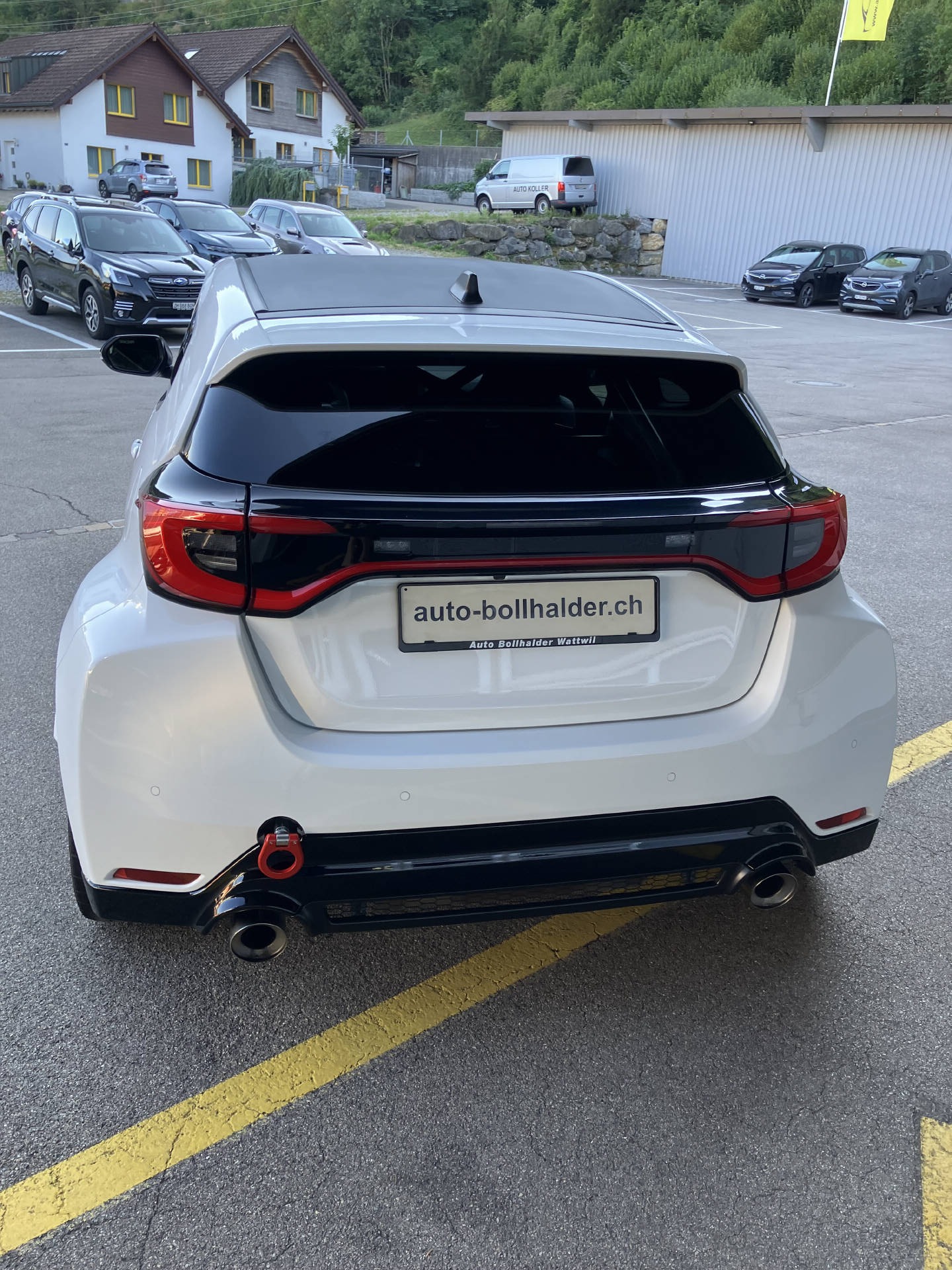 TOYOTA Yaris 1.6 GR Sport A-image-9
