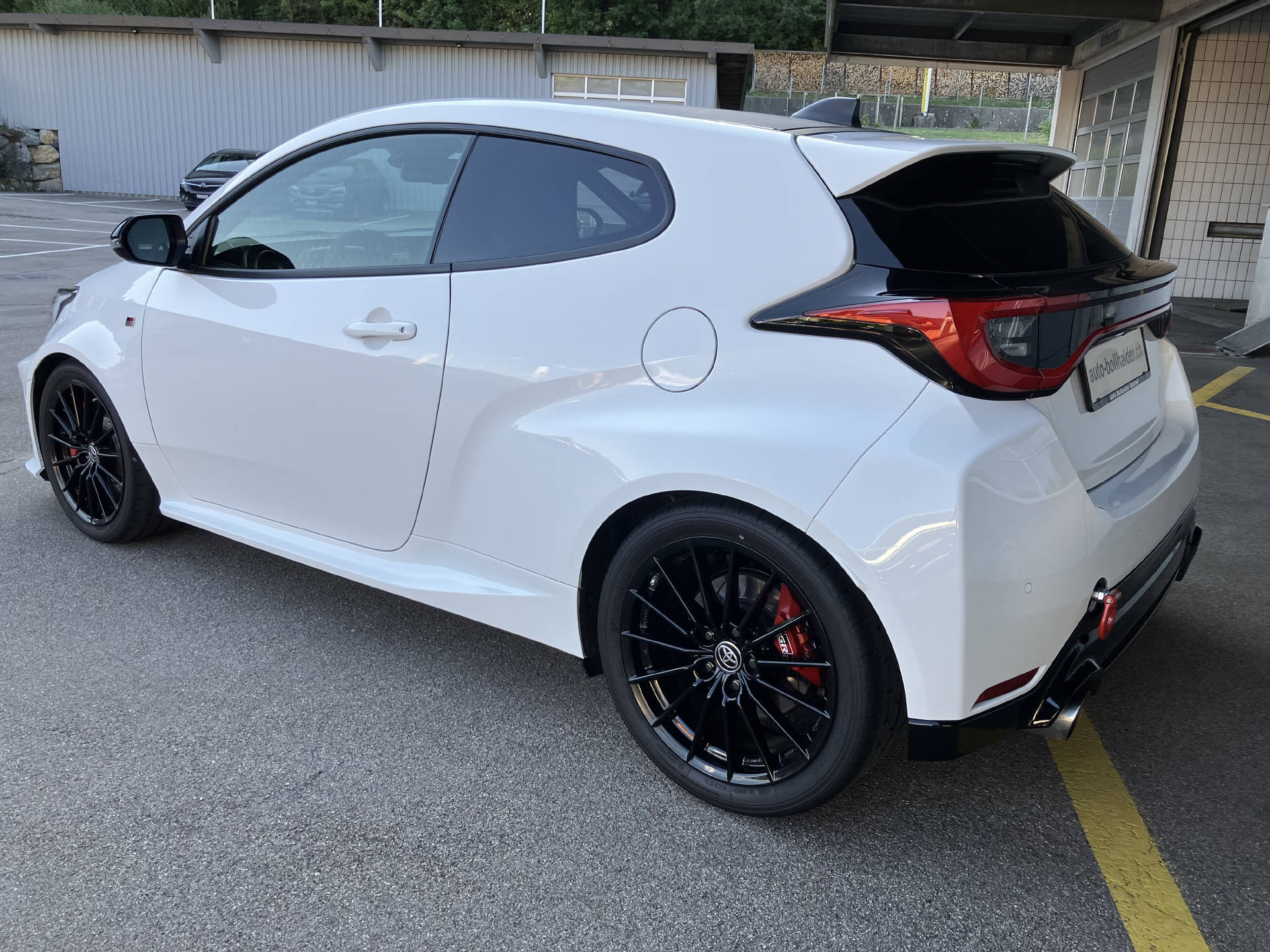TOYOTA Yaris 1.6 GR Sport A-image-1