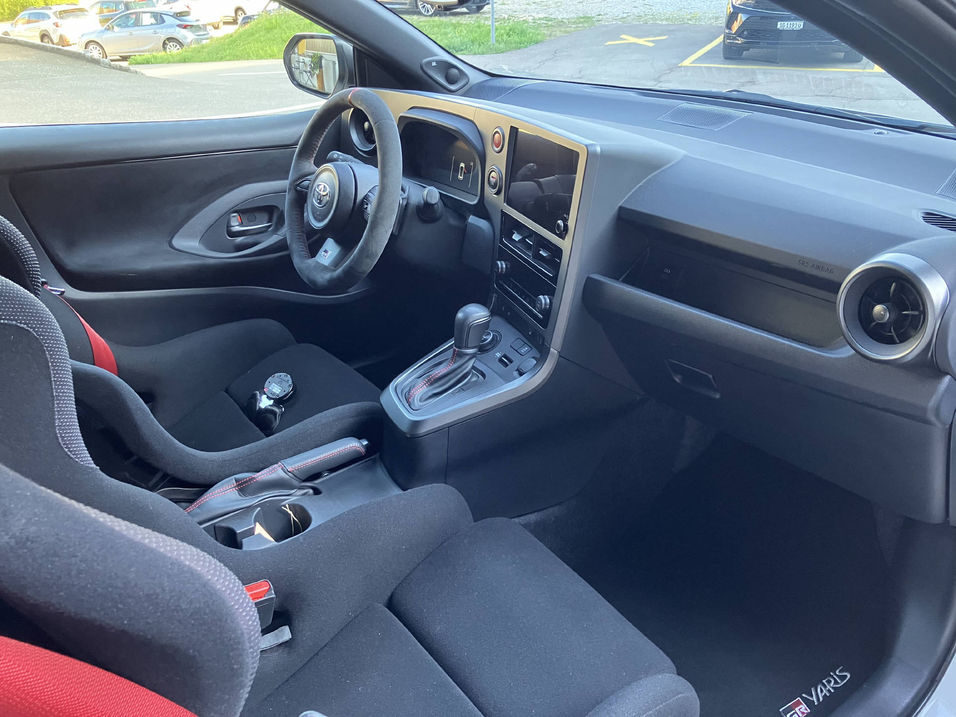 TOYOTA Yaris 1.6 GR Sport A-image-4