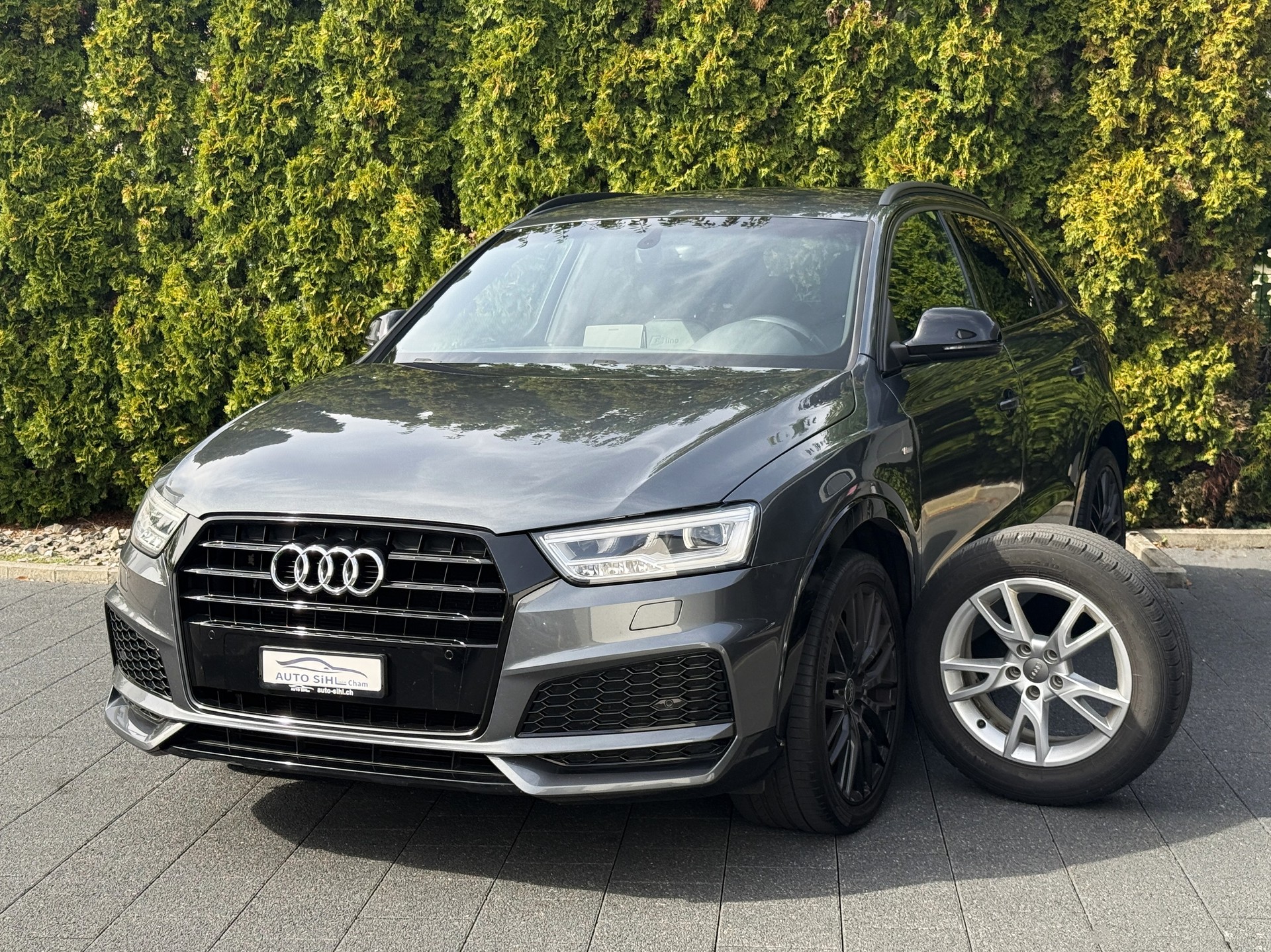 AUDI Q3 1.4 TFSI sport S-tronic / Frisch ab MFK-showroom-element-1