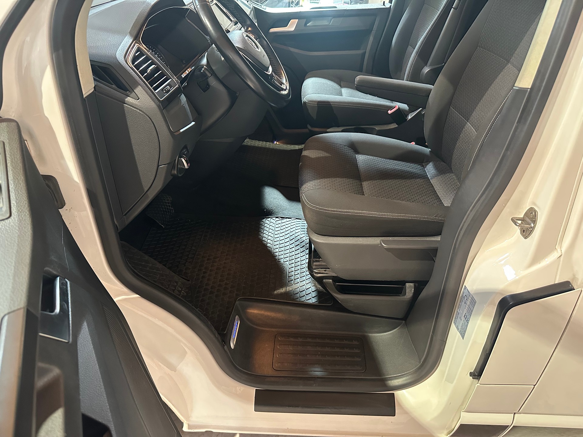 VW T6 California 2.0 Bi-TDI Beach Edition 4Motion DSG / AHK, Standheizung, Motorrad und oder Fahrräder Anhängevorrichtung inkl.-image-13