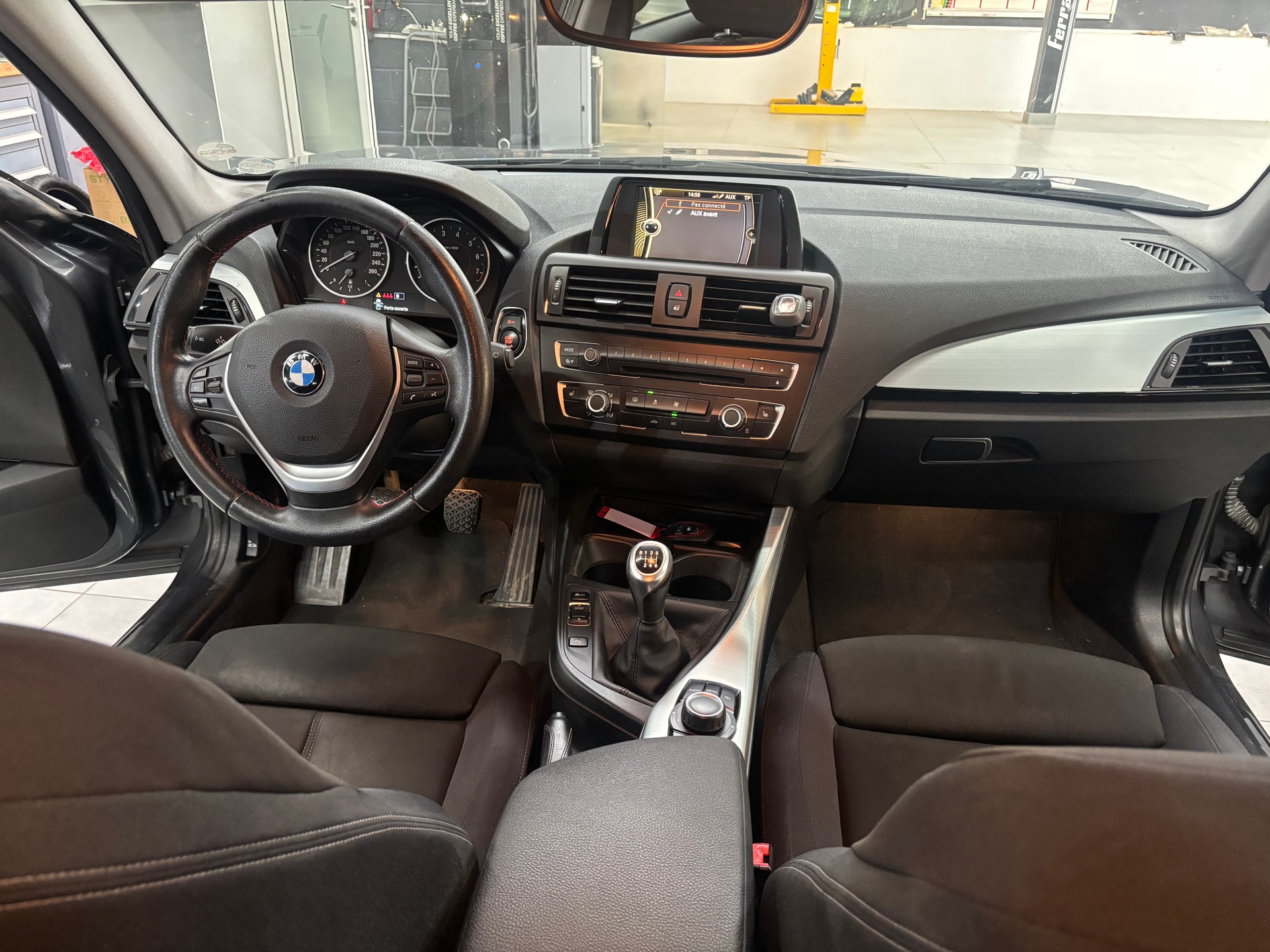 BMW 116i Sport Line-image-12