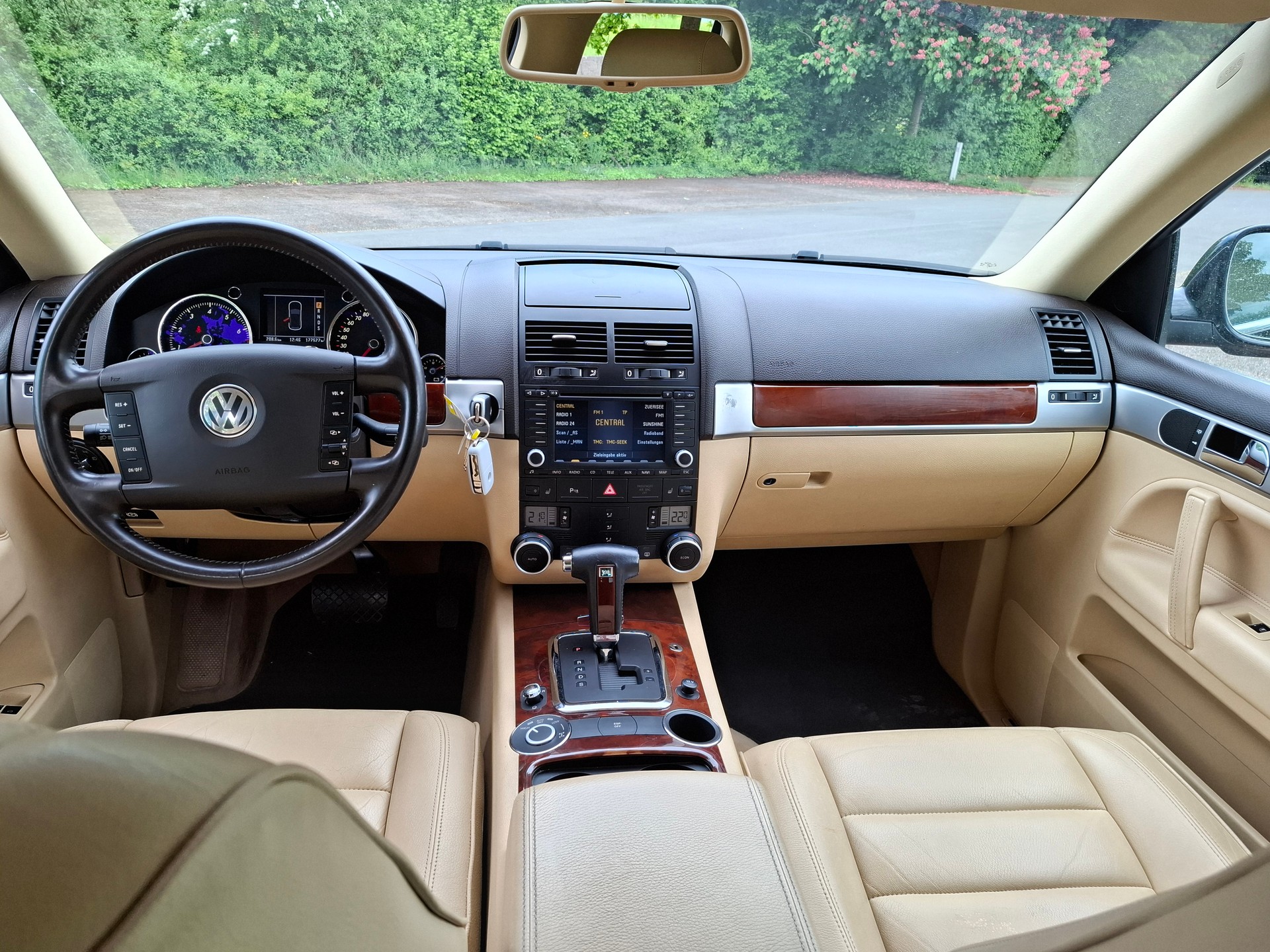VW Touareg 3.2 V6-image-9