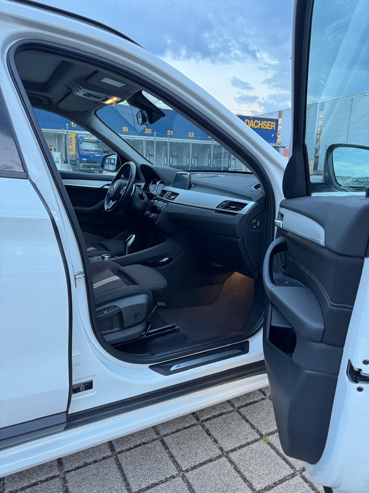 BMW X1 xDrive 18d Steptronic-image-5