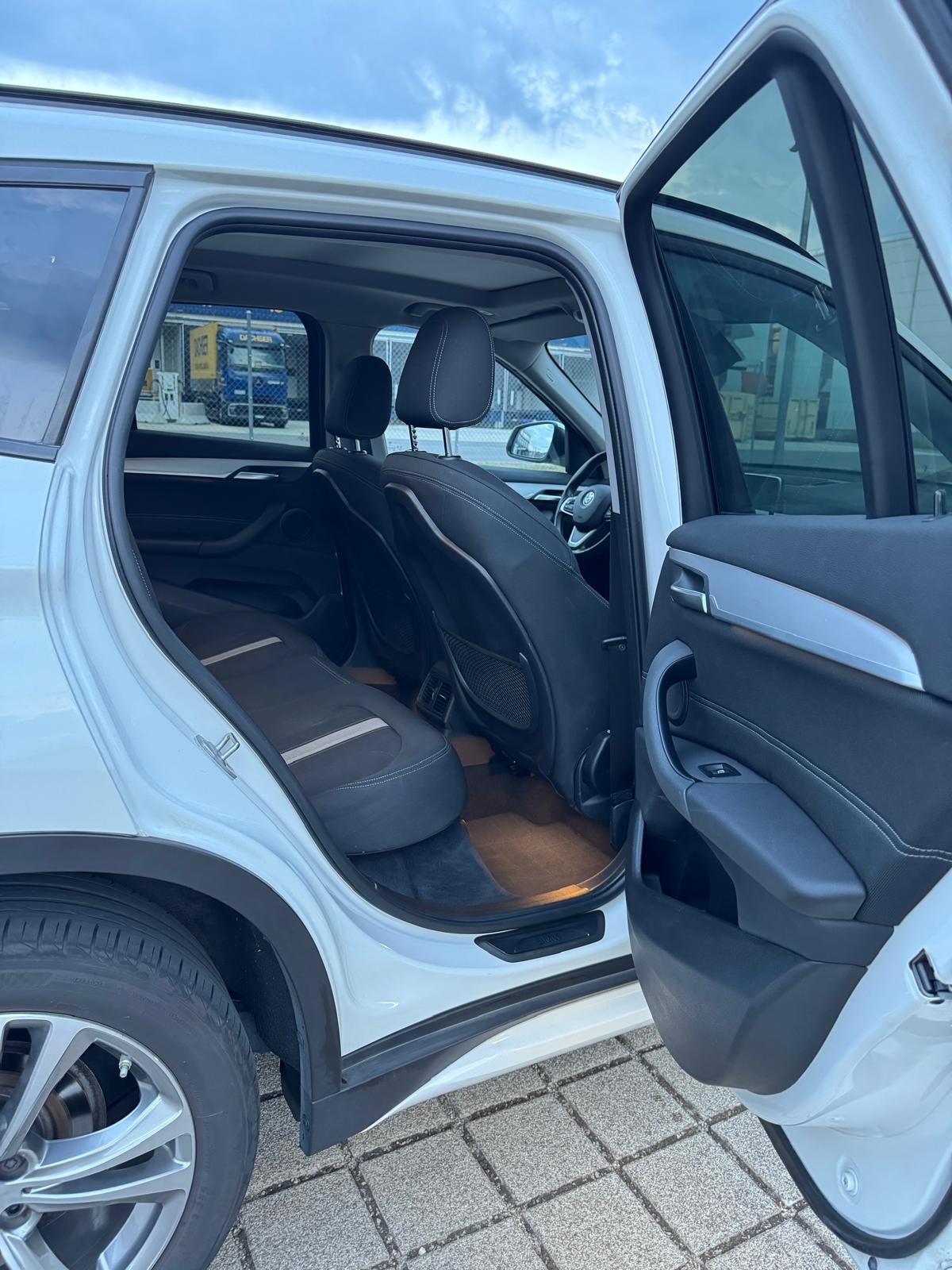 BMW X1 xDrive 18d Steptronic-image-7