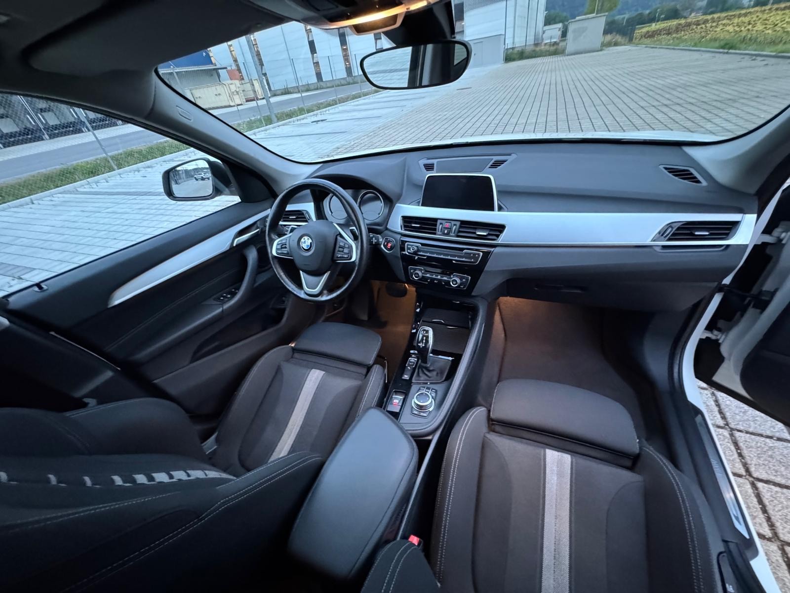 BMW X1 xDrive 18d Steptronic-image-8