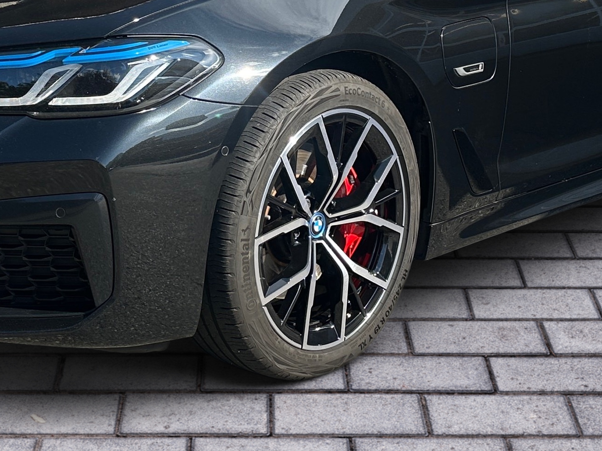BMW 530e xDrive Touring M Sport Pro Steptronic-image-4