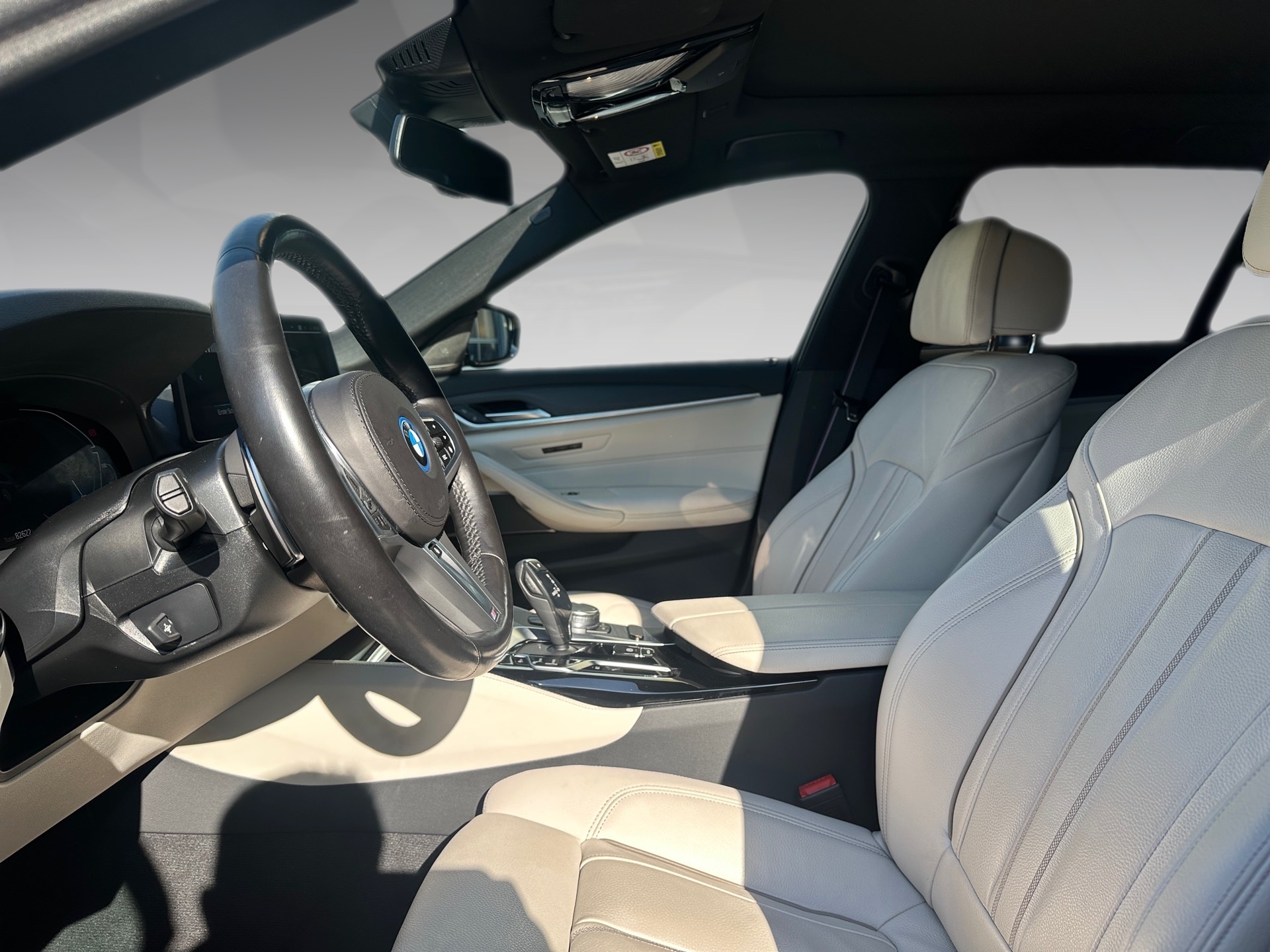 BMW 530e xDrive Touring M Sport Pro Steptronic-image-5