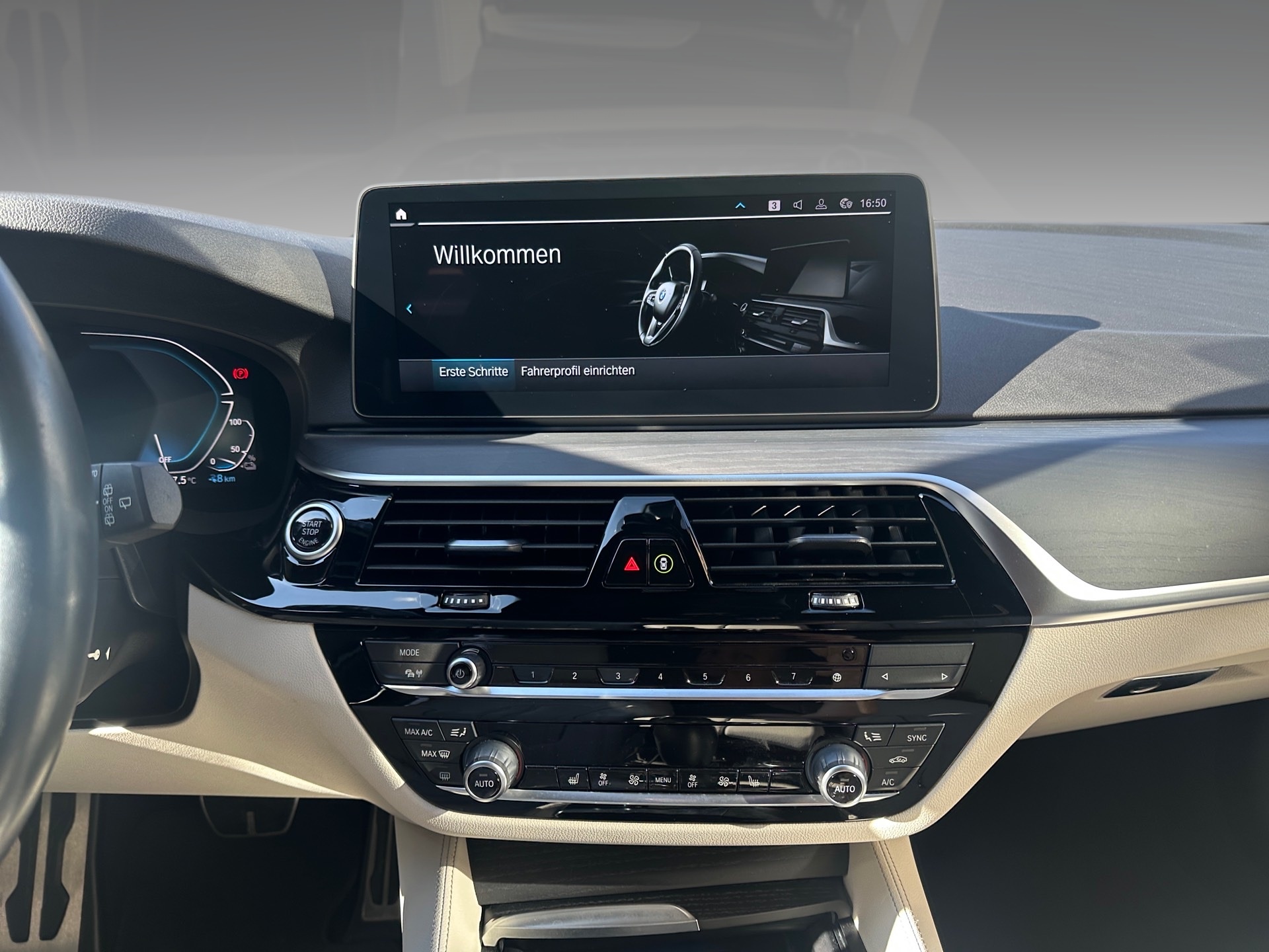 BMW 530e xDrive Touring M Sport Pro Steptronic-image-8