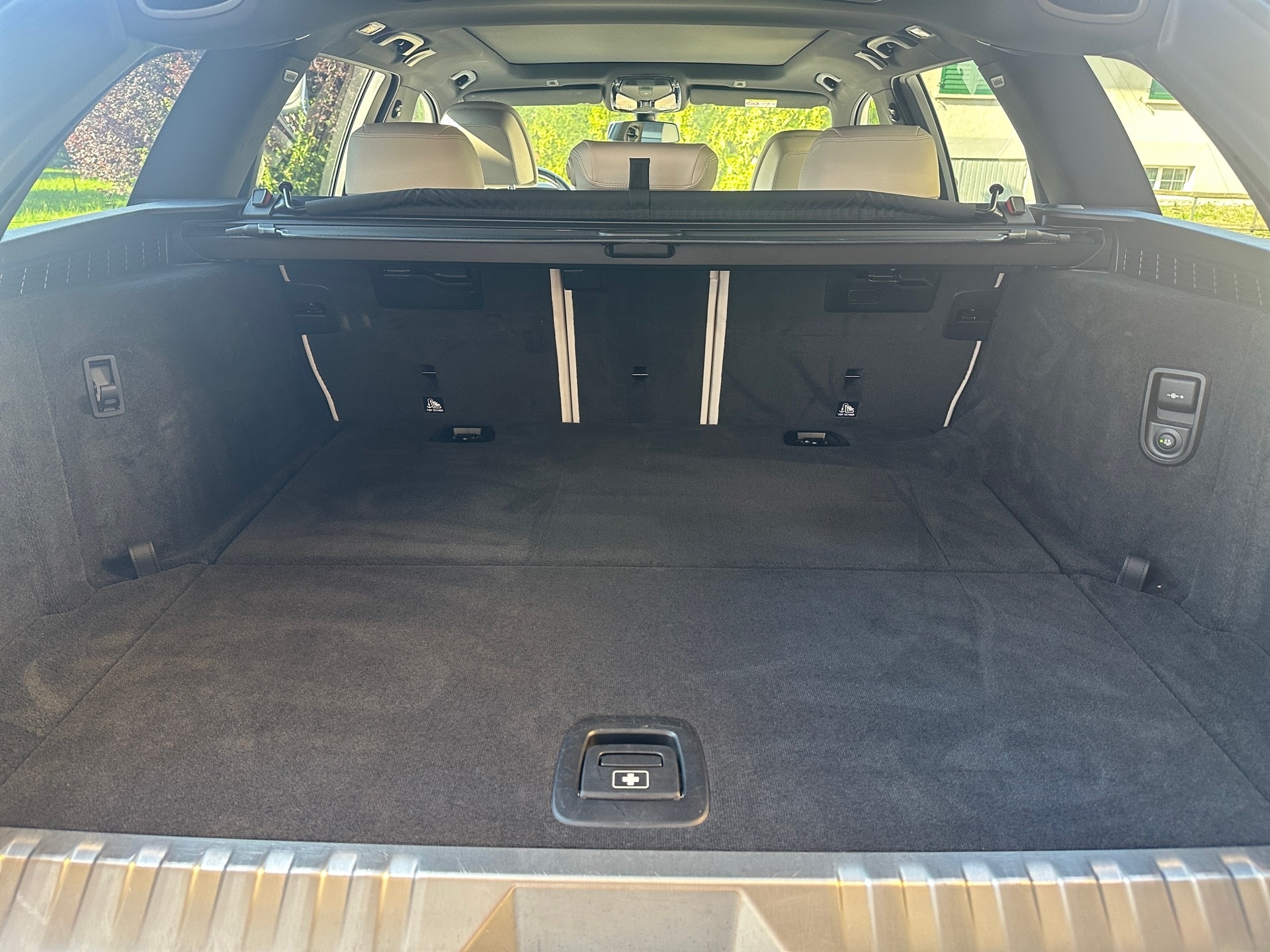 BMW 530e xDrive Touring M Sport Pro Steptronic-image-12