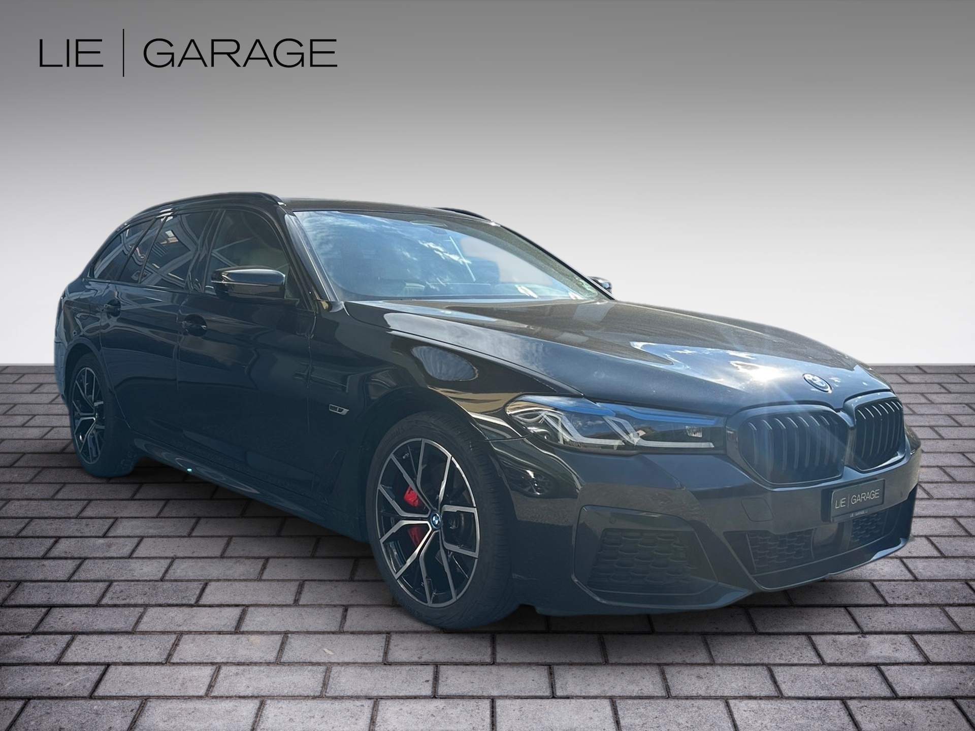 BMW 530e xDrive Touring M Sport Pro Steptronic-showroom-element-1