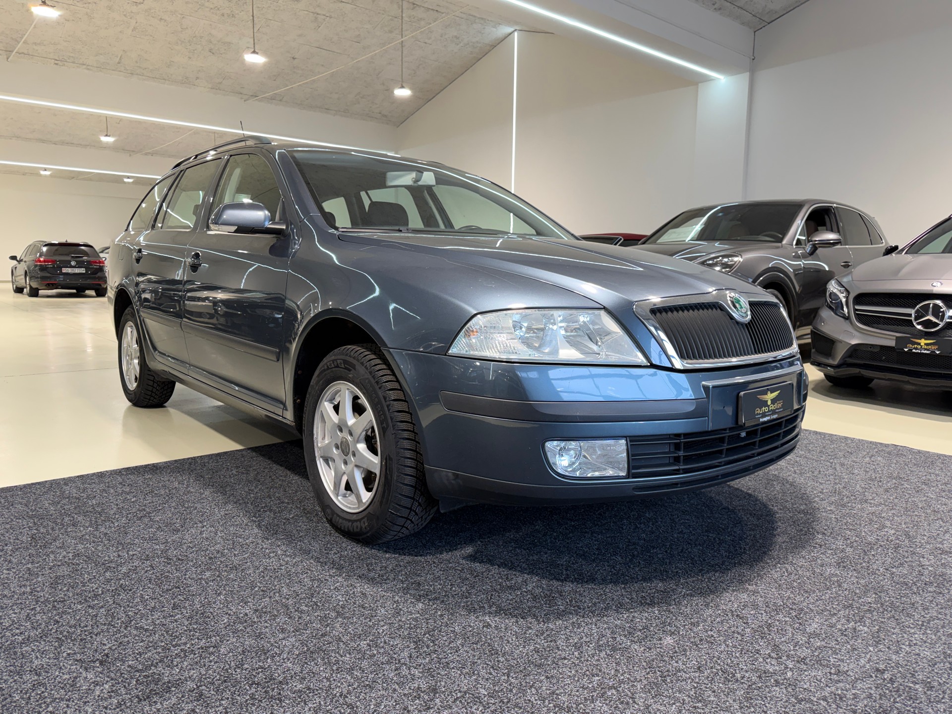 SKODA Octavia 1.9 TDI Adventure 4x4-showroom-element-2