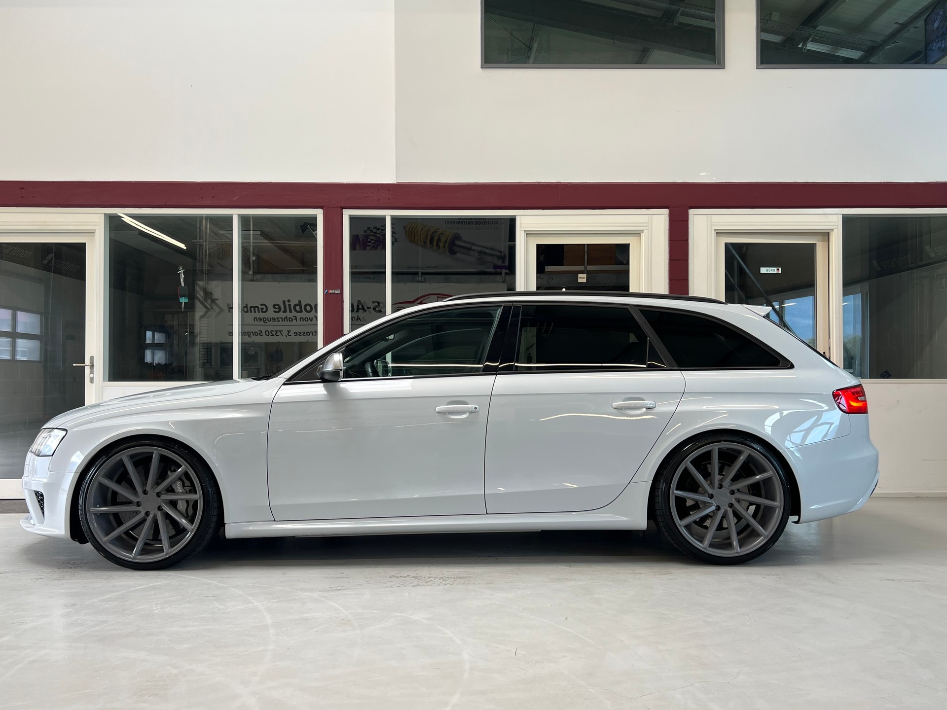 AUDI RS4 Avant 4.2 FSI V8 quattro S-tronic-image-3