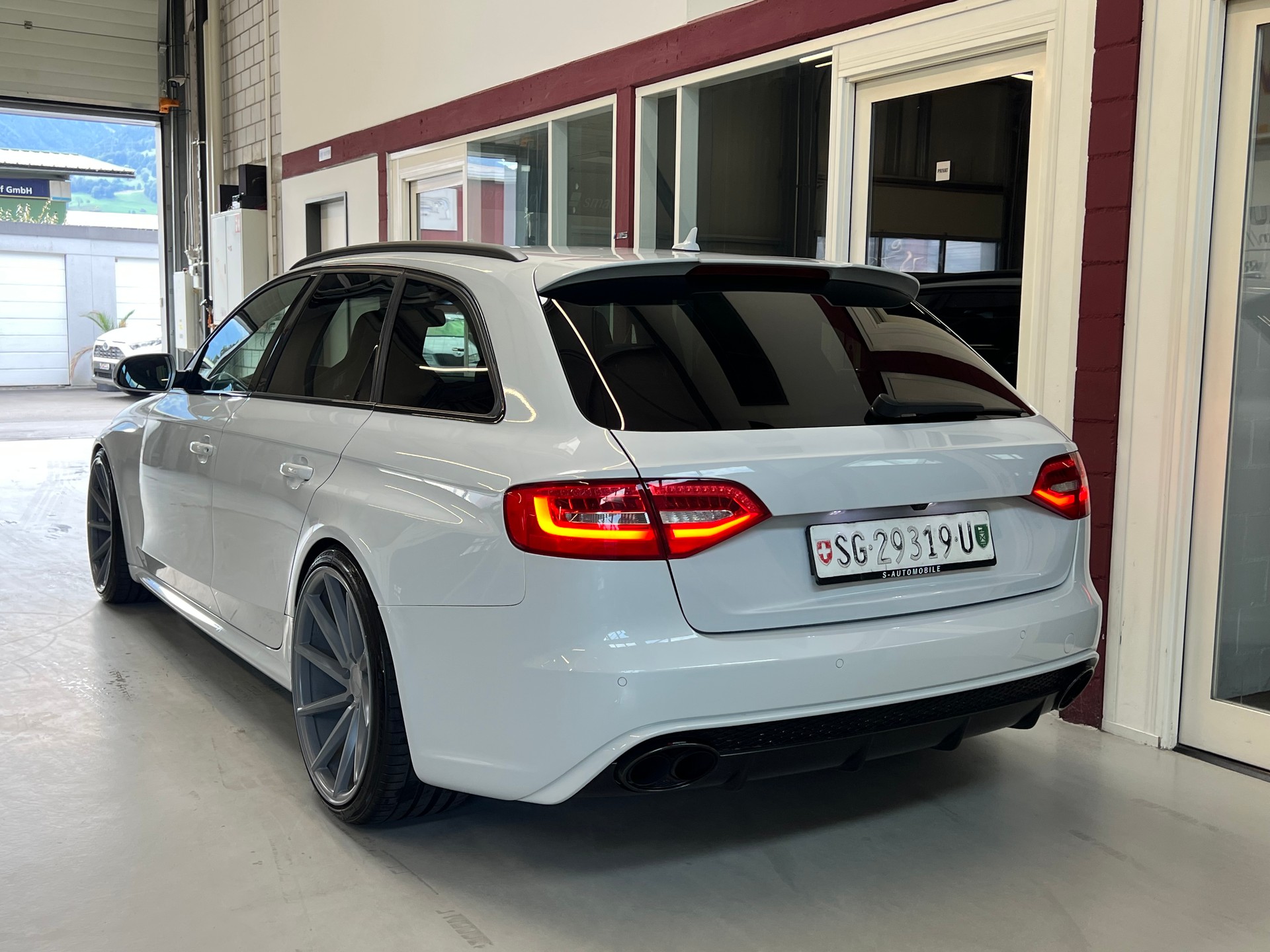 AUDI RS4 Avant 4.2 FSI V8 quattro S-tronic-image-5