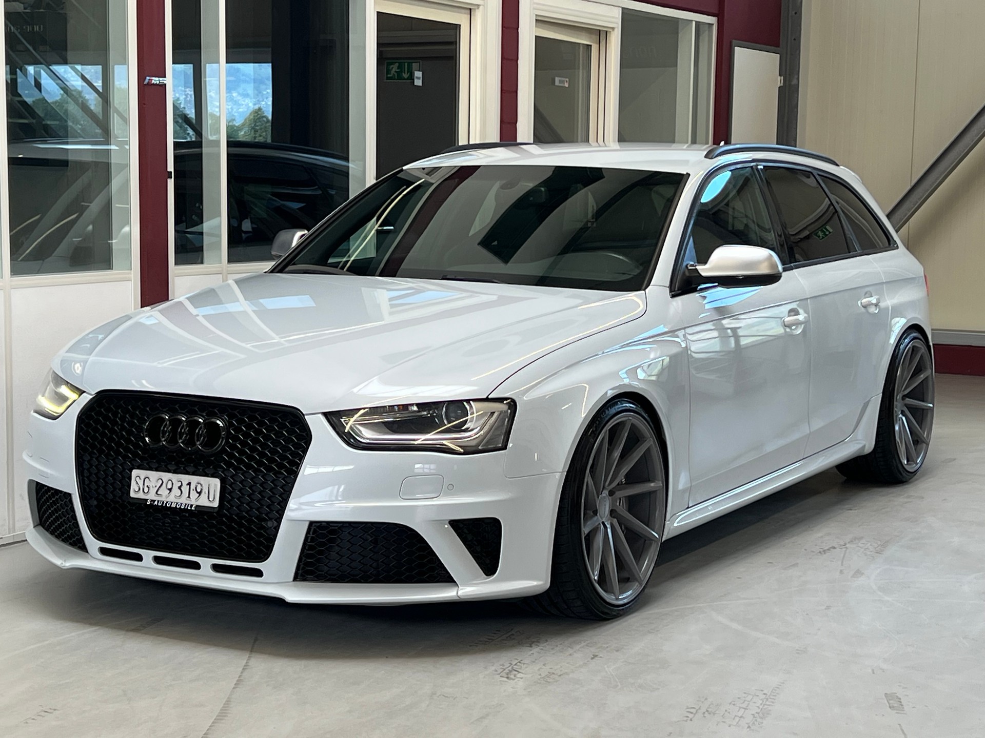 AUDI RS4 Avant 4.2 FSI V8 quattro S-tronic-image-2