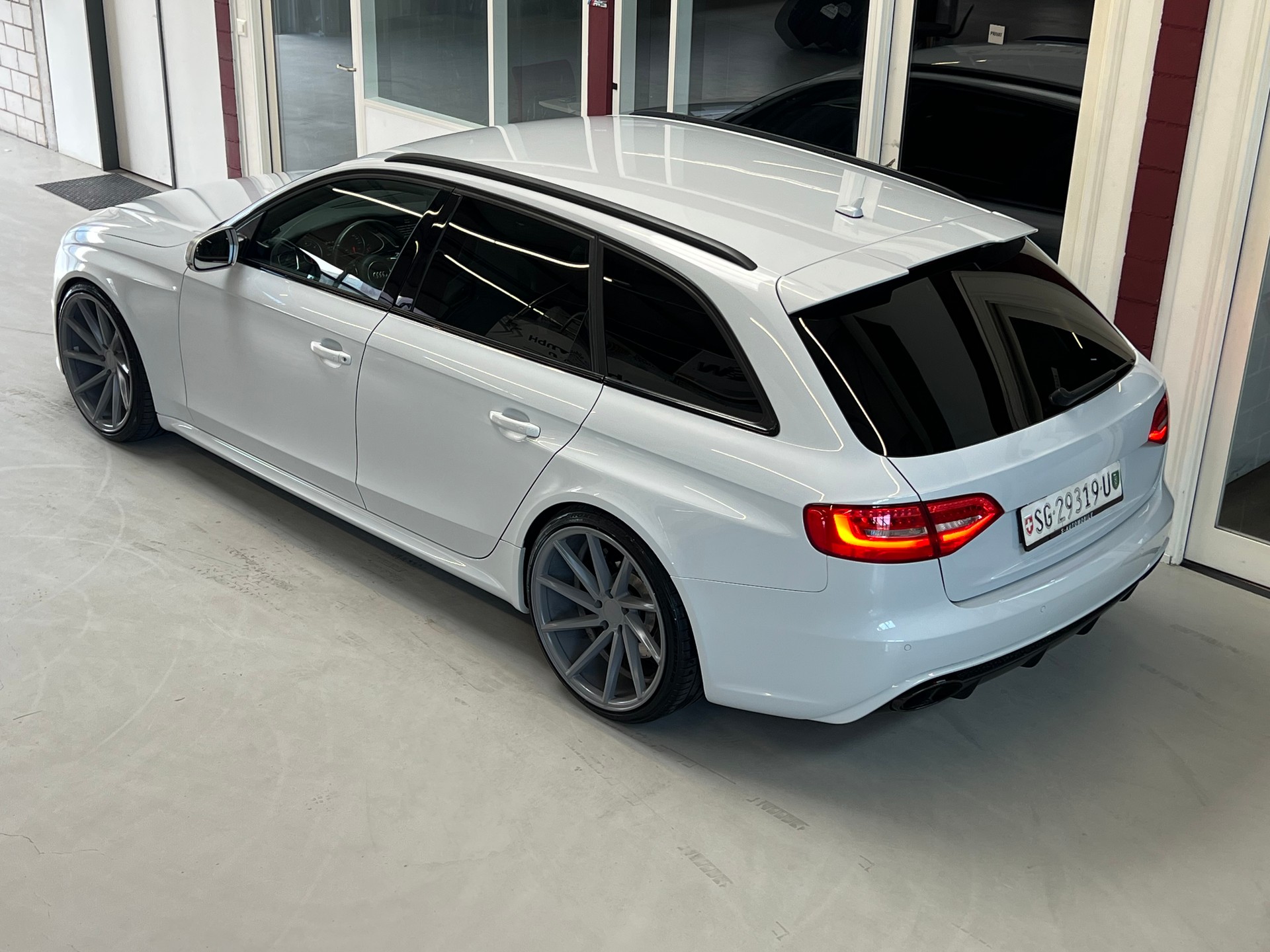 AUDI RS4 Avant 4.2 FSI V8 quattro S-tronic-image-4
