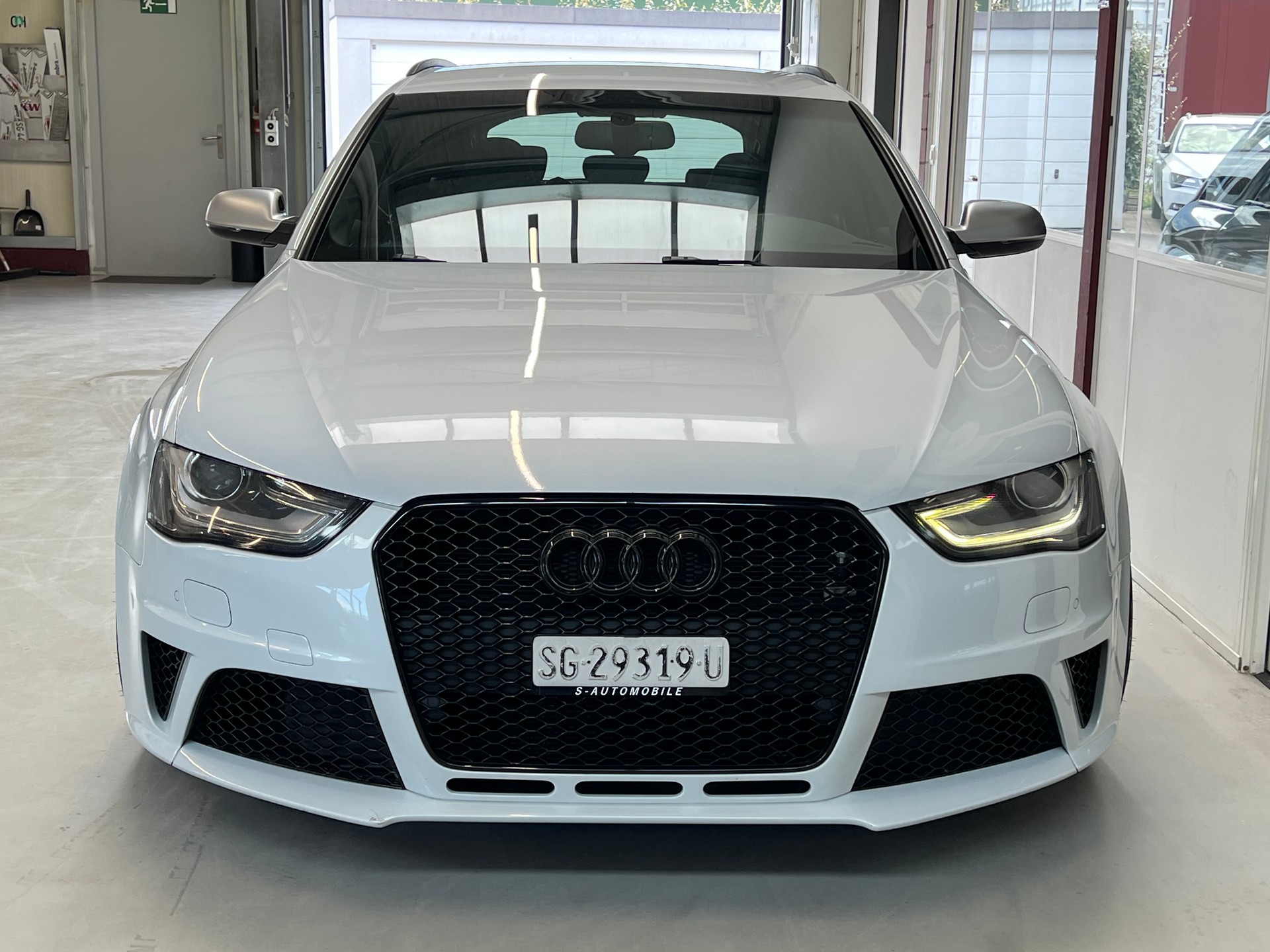 AUDI RS4 Avant 4.2 FSI V8 quattro S-tronic-image-1