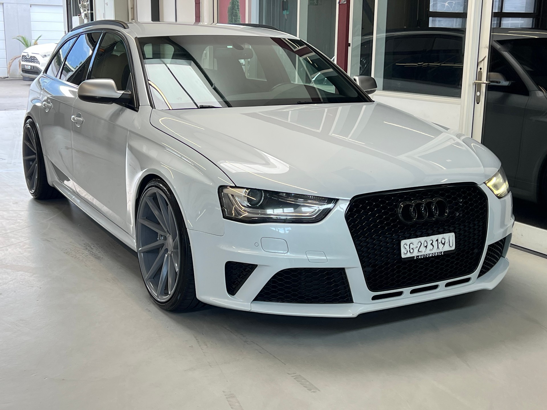 AUDI RS4 Avant 4.2 FSI V8 quattro S-tronic-image-9