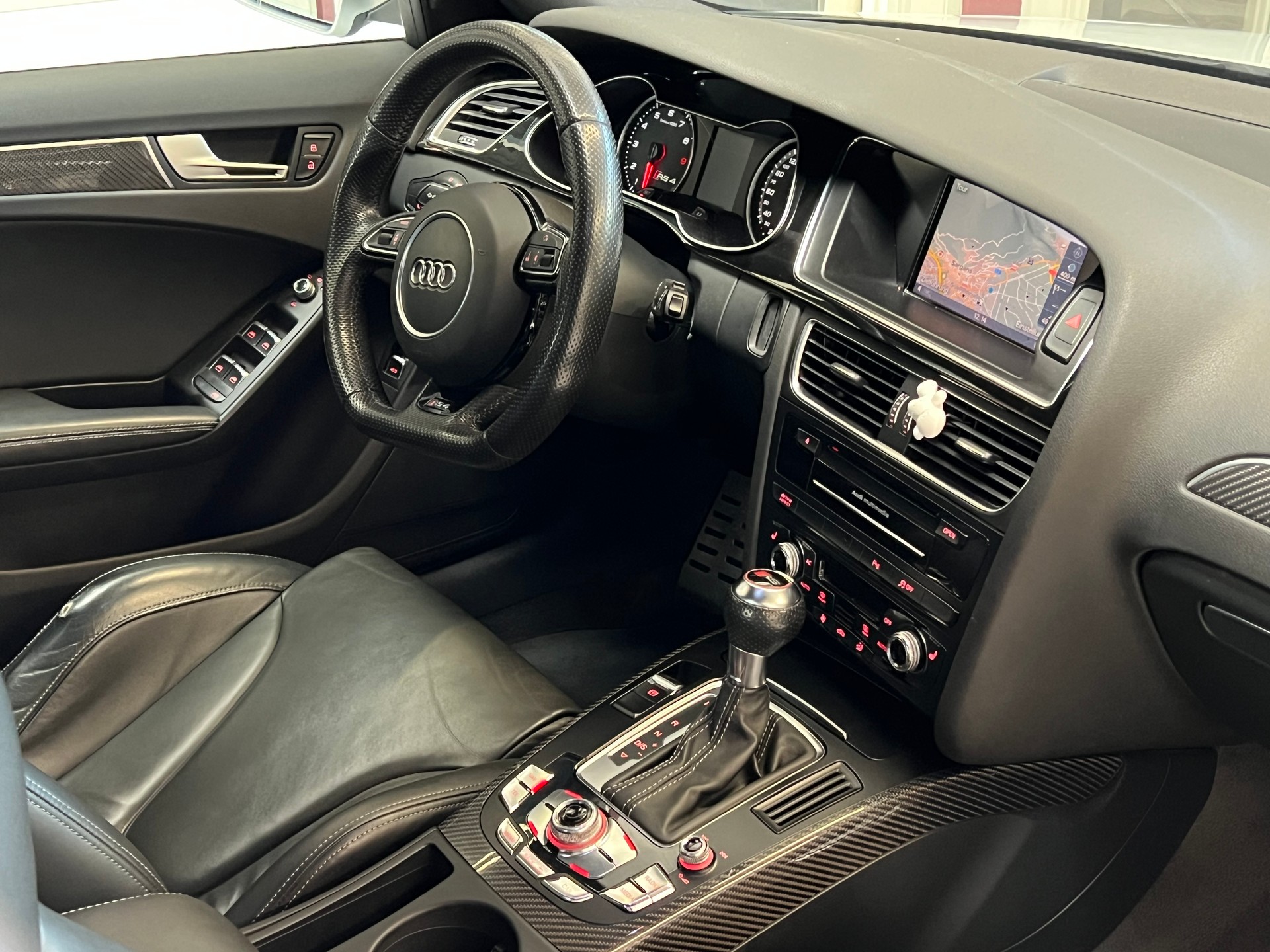 AUDI RS4 Avant 4.2 FSI V8 quattro S-tronic-image-14