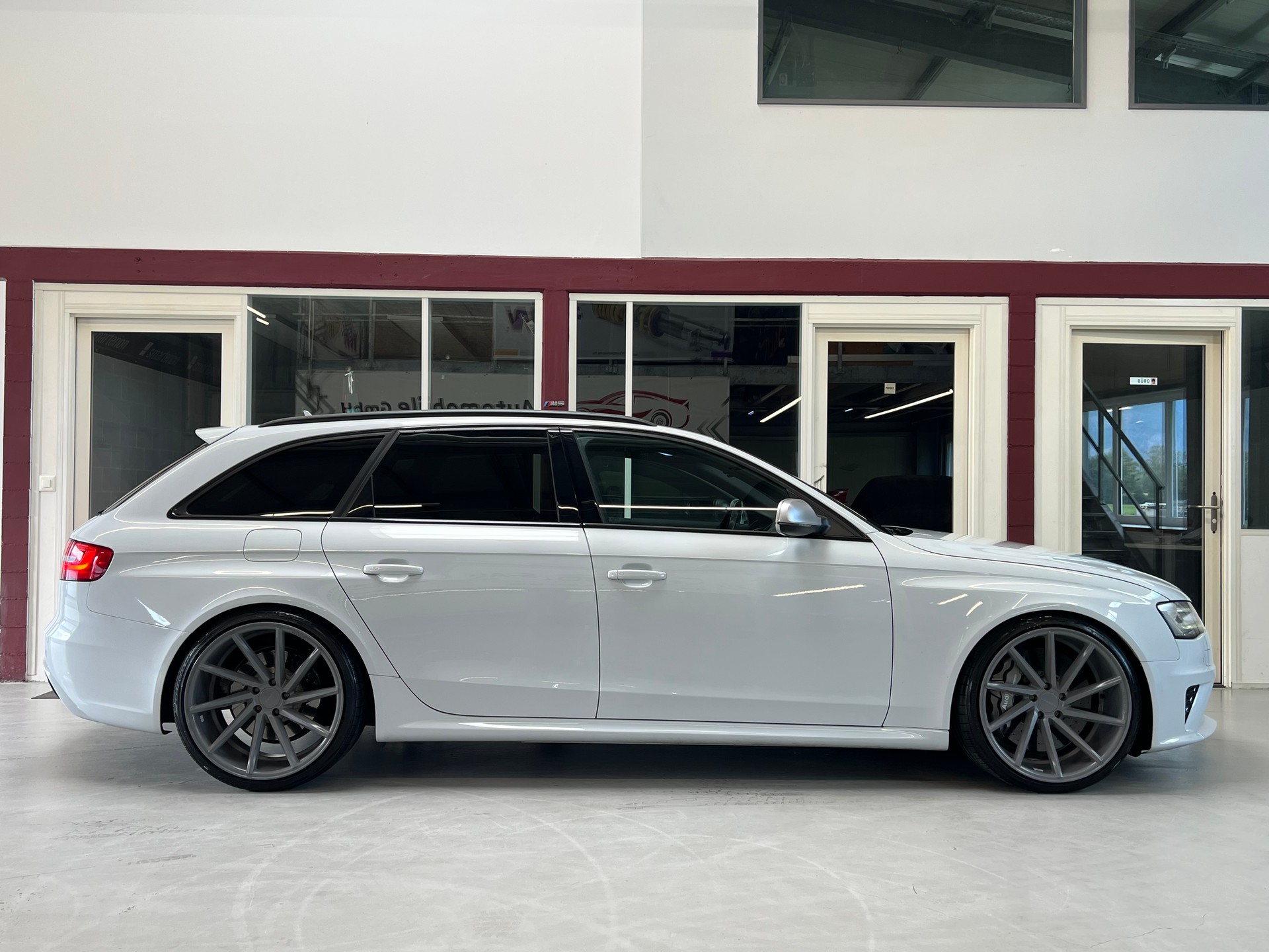AUDI RS4 Avant 4.2 FSI V8 quattro S-tronic-image-8