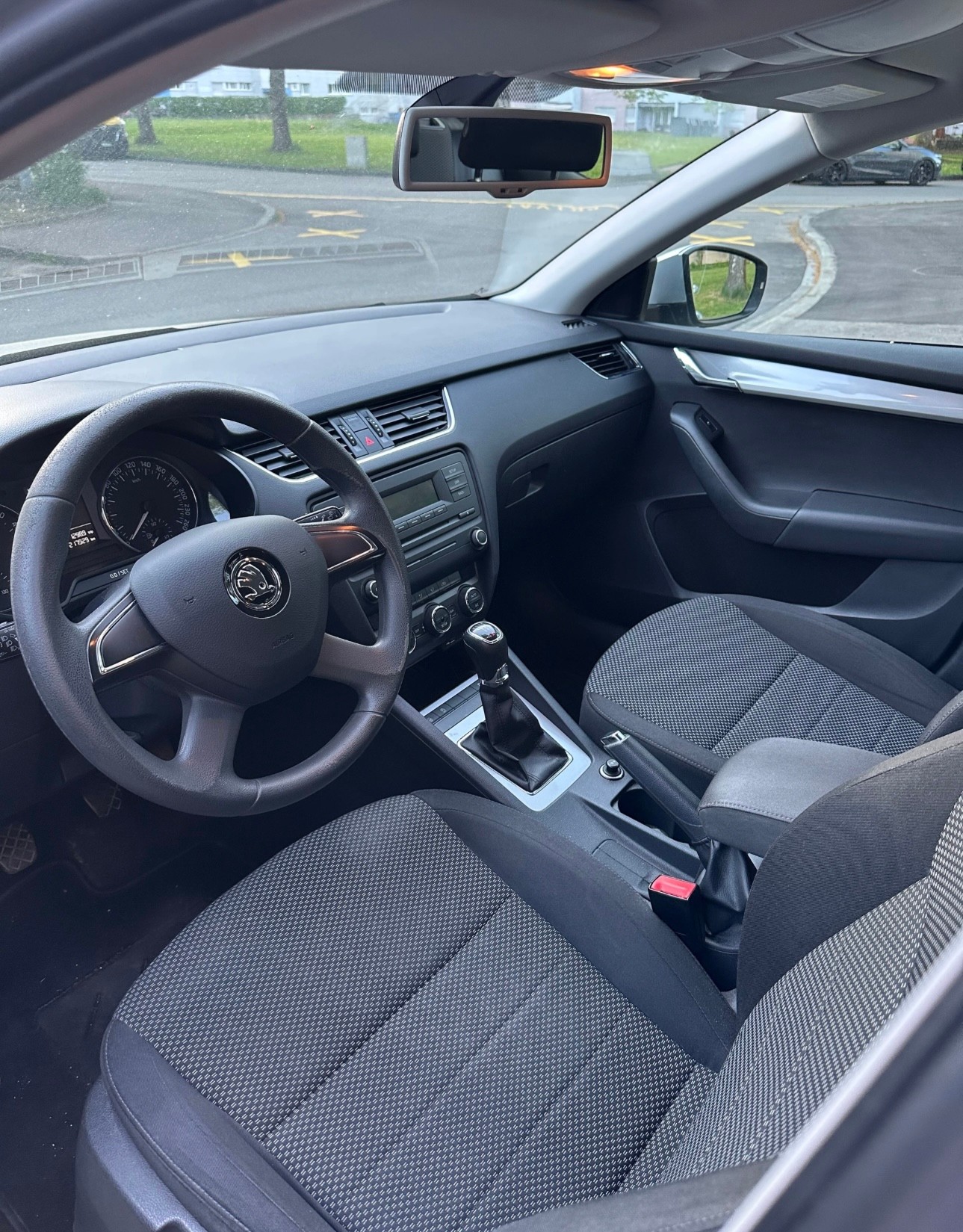 SKODA Octavia Combi 1.6 TDI Ambition 4x4-image-4