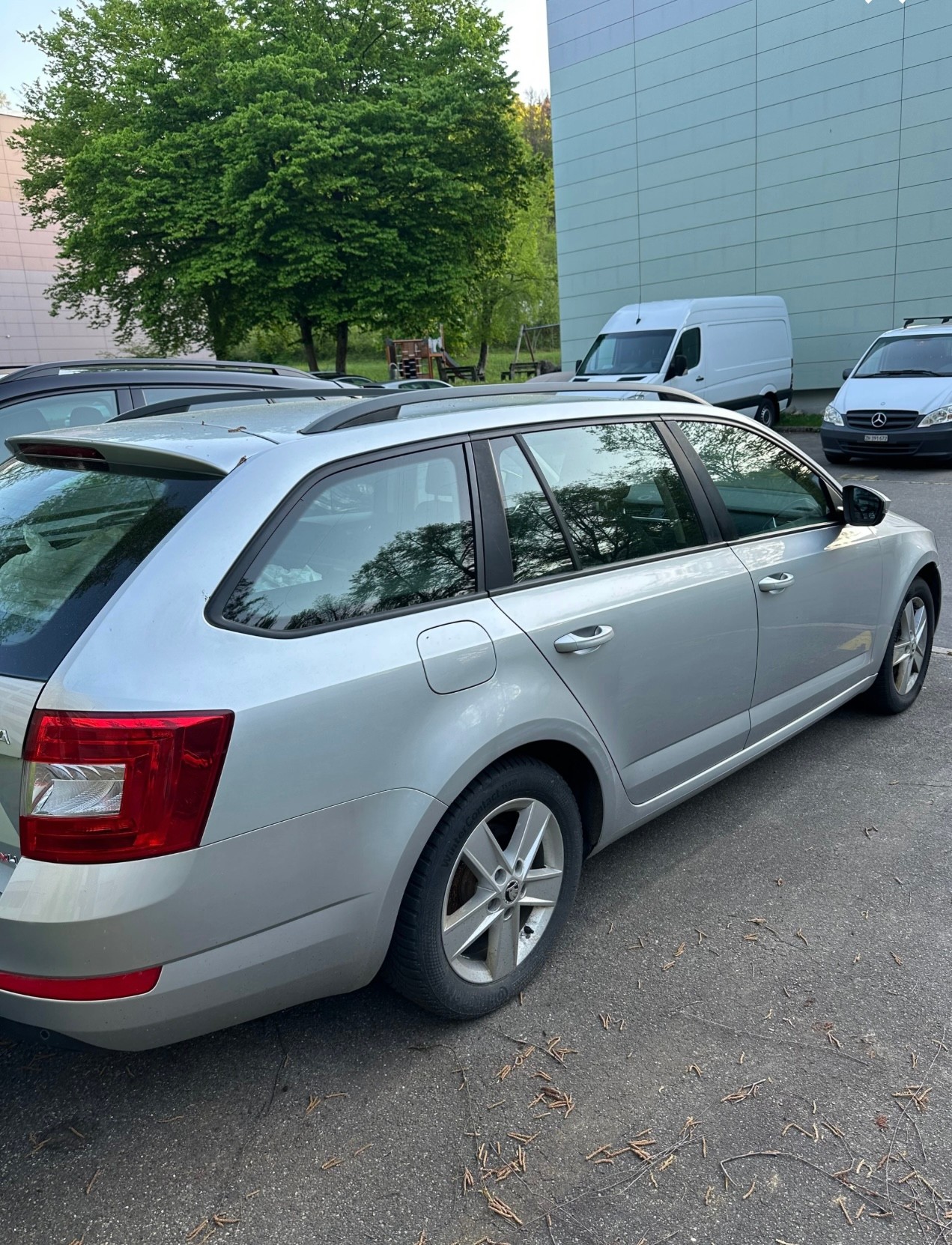SKODA Octavia Combi 1.6 TDI Ambition 4x4-image-1