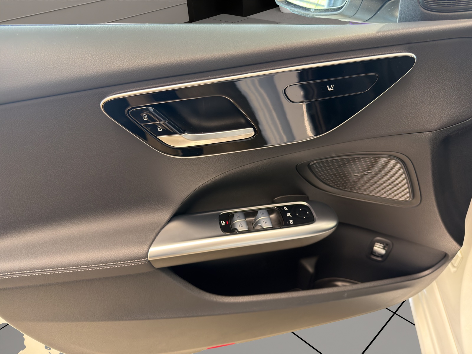 MERCEDES-BENZ C 220 d T 4 M Swiss Star-image-9