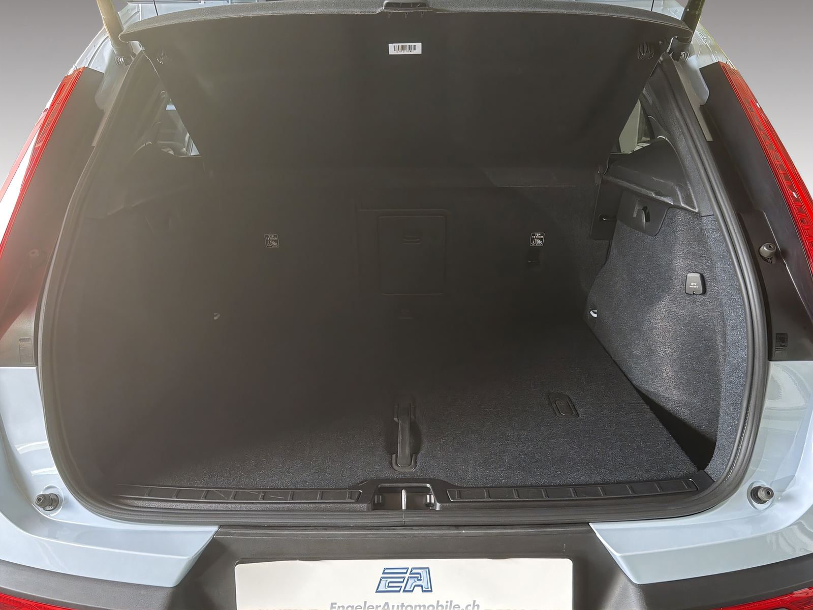 VOLVO XC40 B3 Benzin Mild Hybrid Plus Dark DCT-image-14