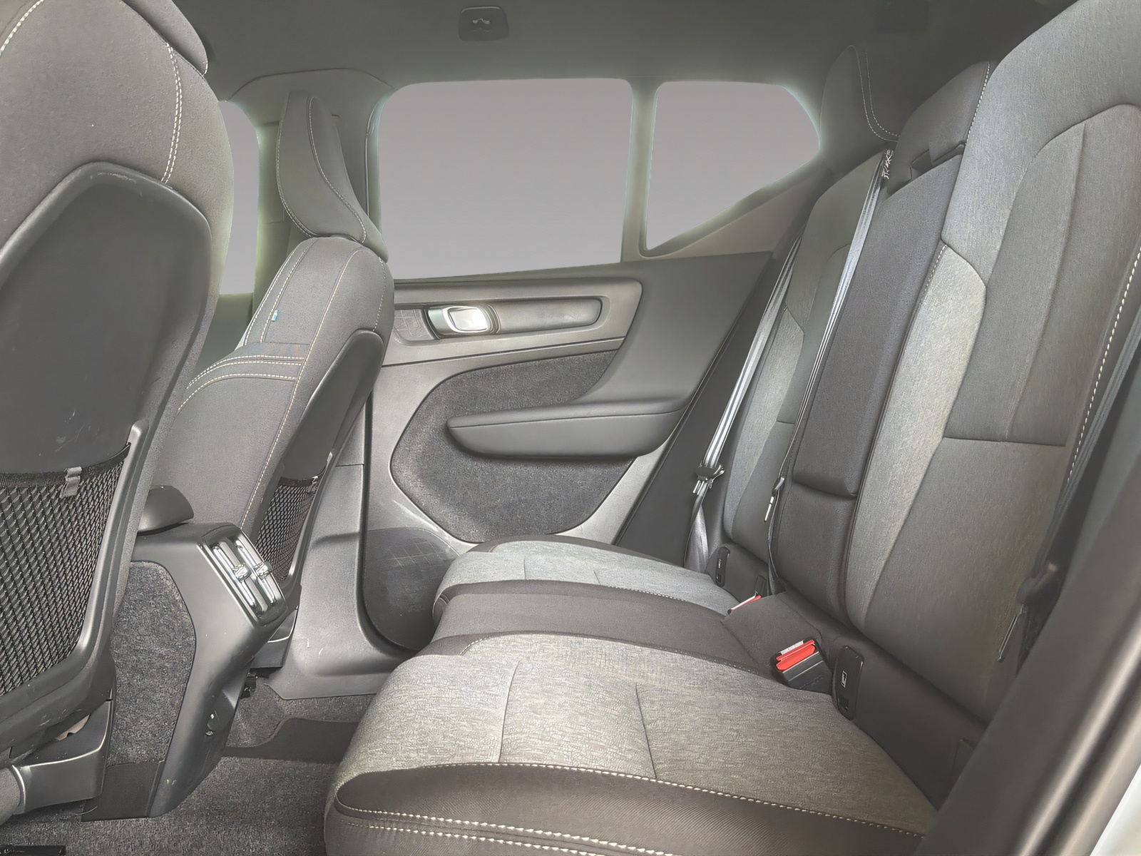 VOLVO XC40 B3 Benzin Mild Hybrid Plus Dark DCT-image-13