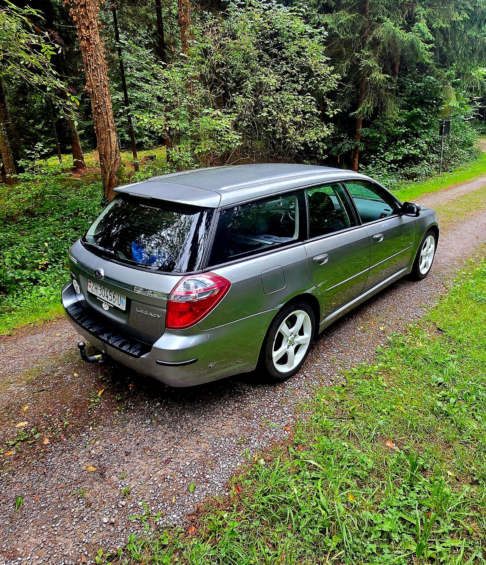 SUBARU Legacy 2.0R AWD Swiss-image-1