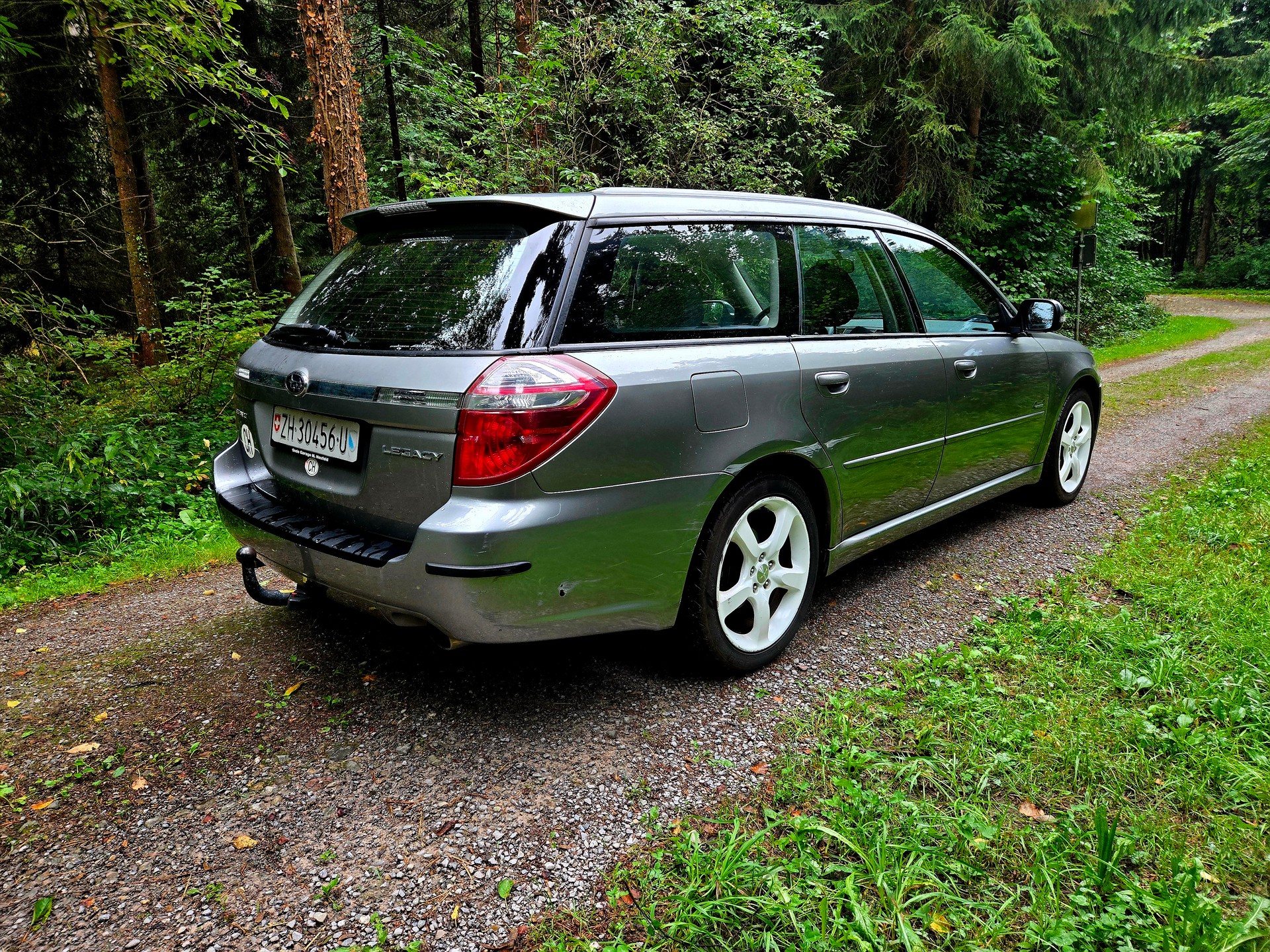 SUBARU Legacy 2.0R AWD Swiss-image-5