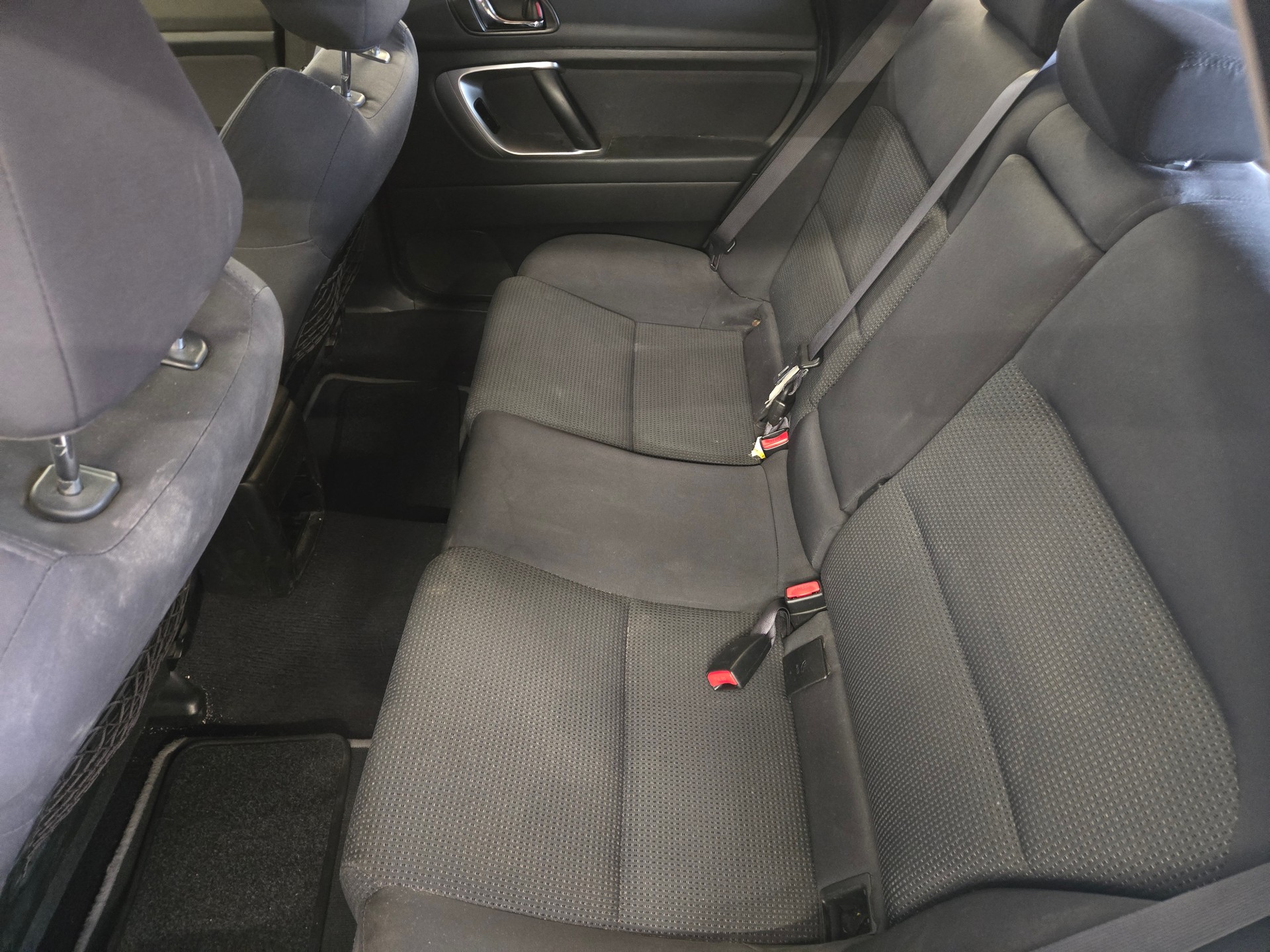SUBARU Legacy 2.0R AWD Swiss-image-9