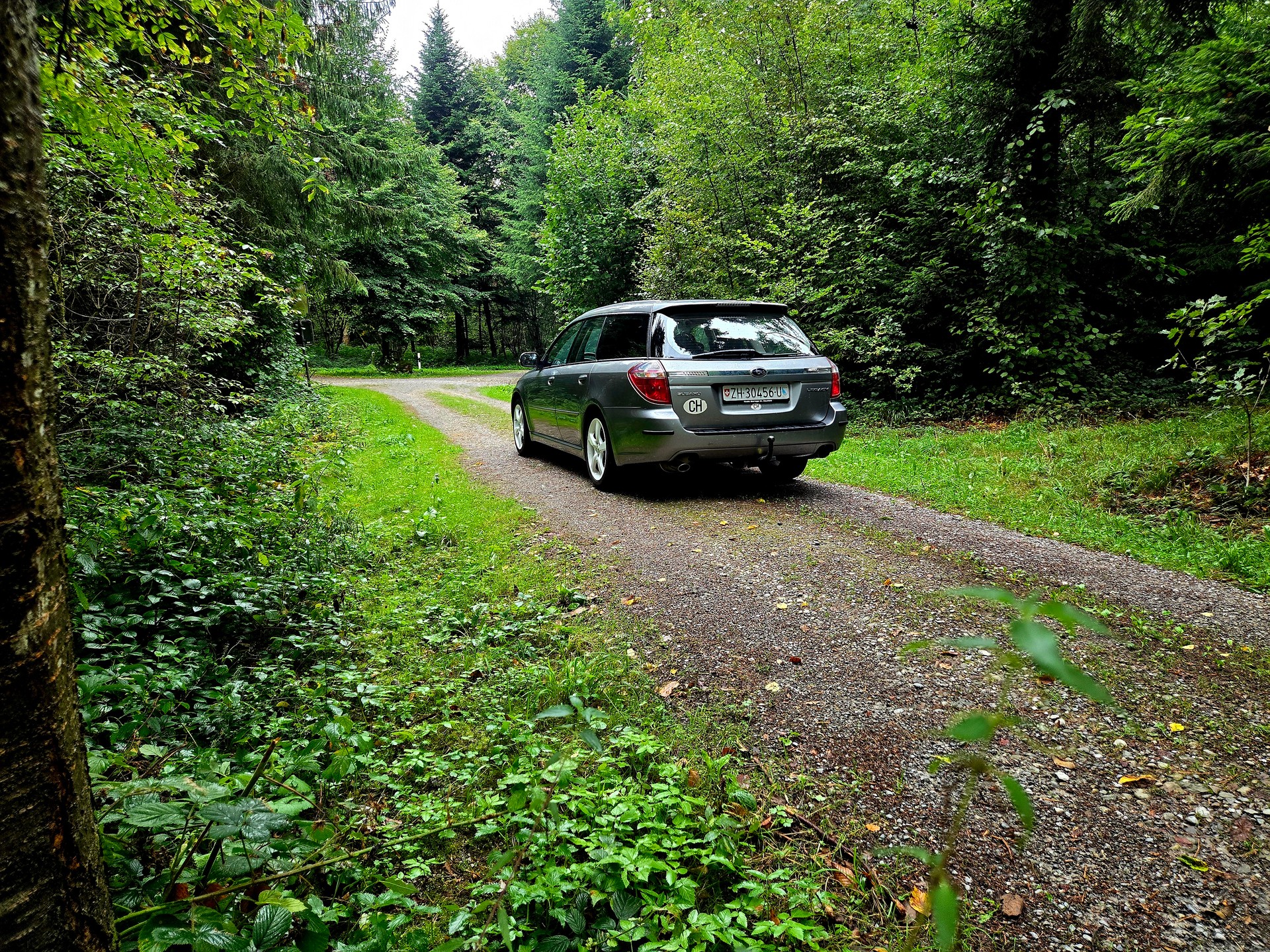 SUBARU Legacy 2.0R AWD Swiss-image-4