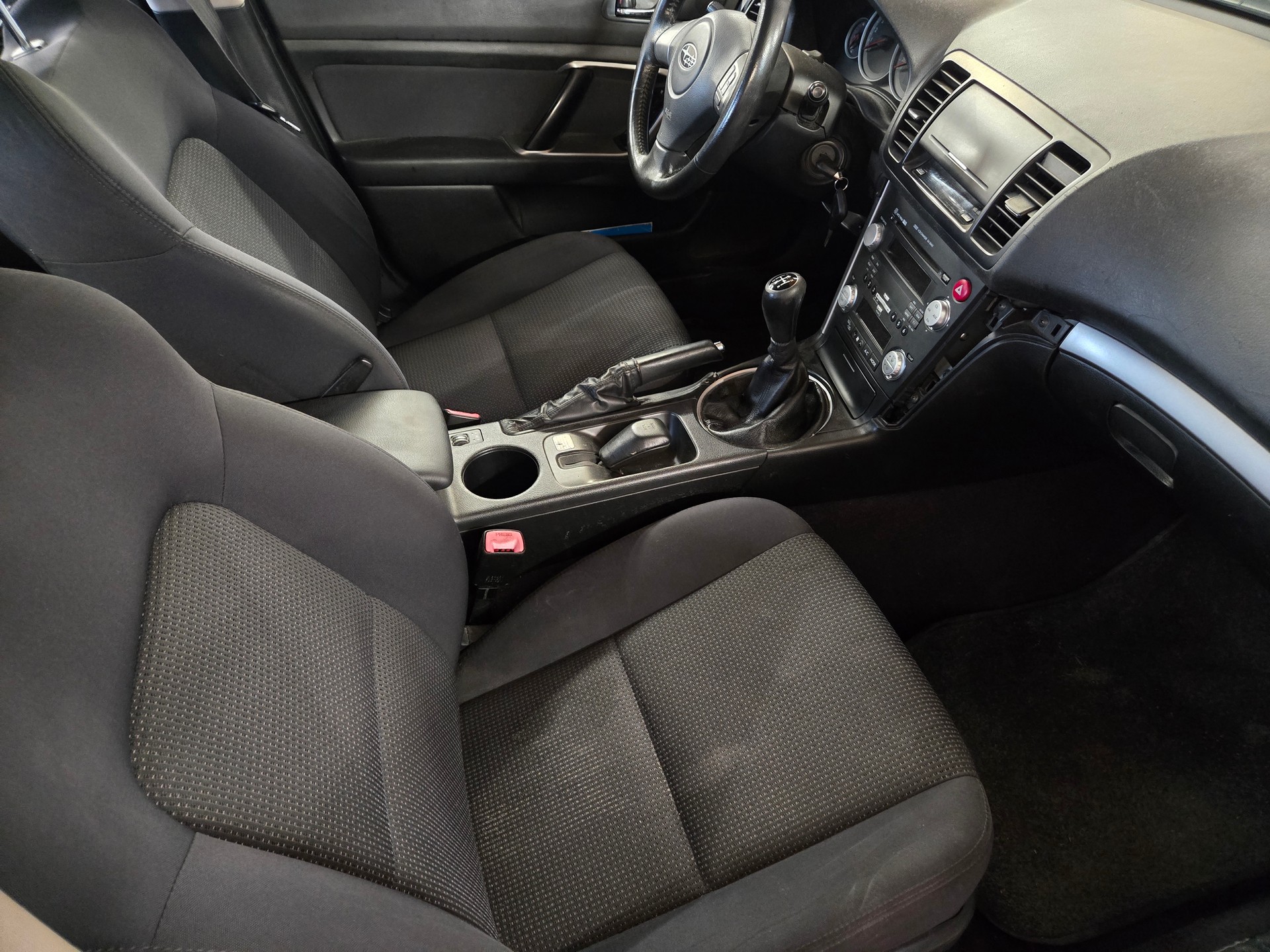 SUBARU Legacy 2.0R AWD Swiss-image-7