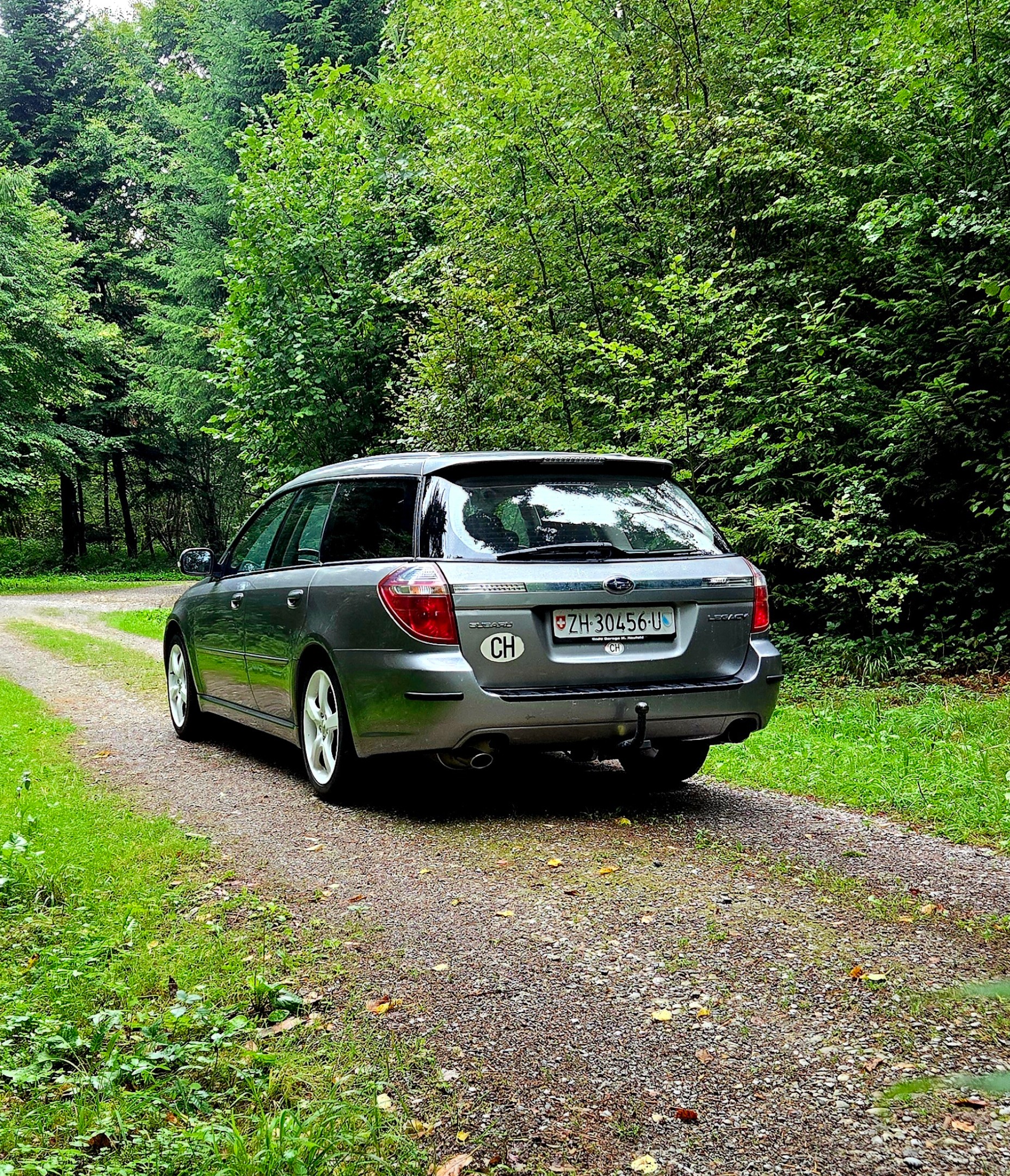 SUBARU Legacy 2.0R AWD Swiss-image-2