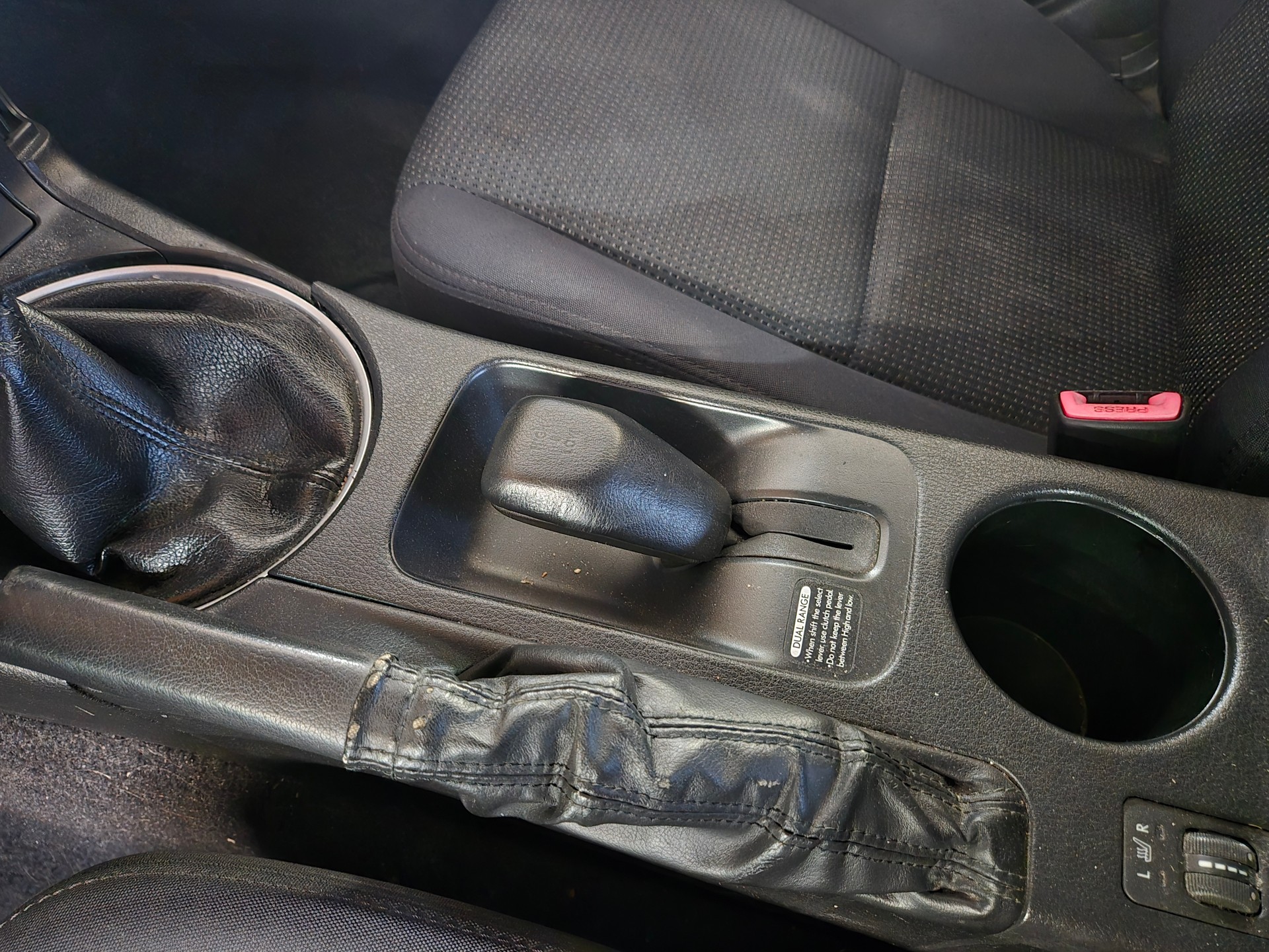 SUBARU Legacy 2.0R AWD Swiss-image-13