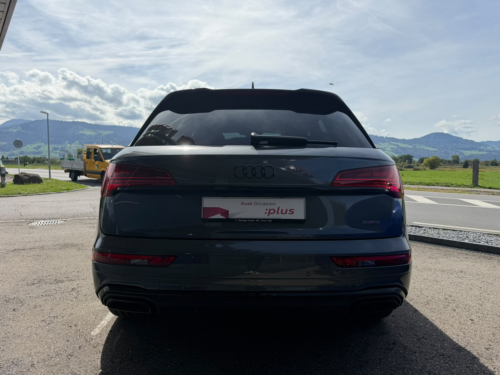 AUDI Q5 40 TDI Black Edition quattro S-tronic-image-3