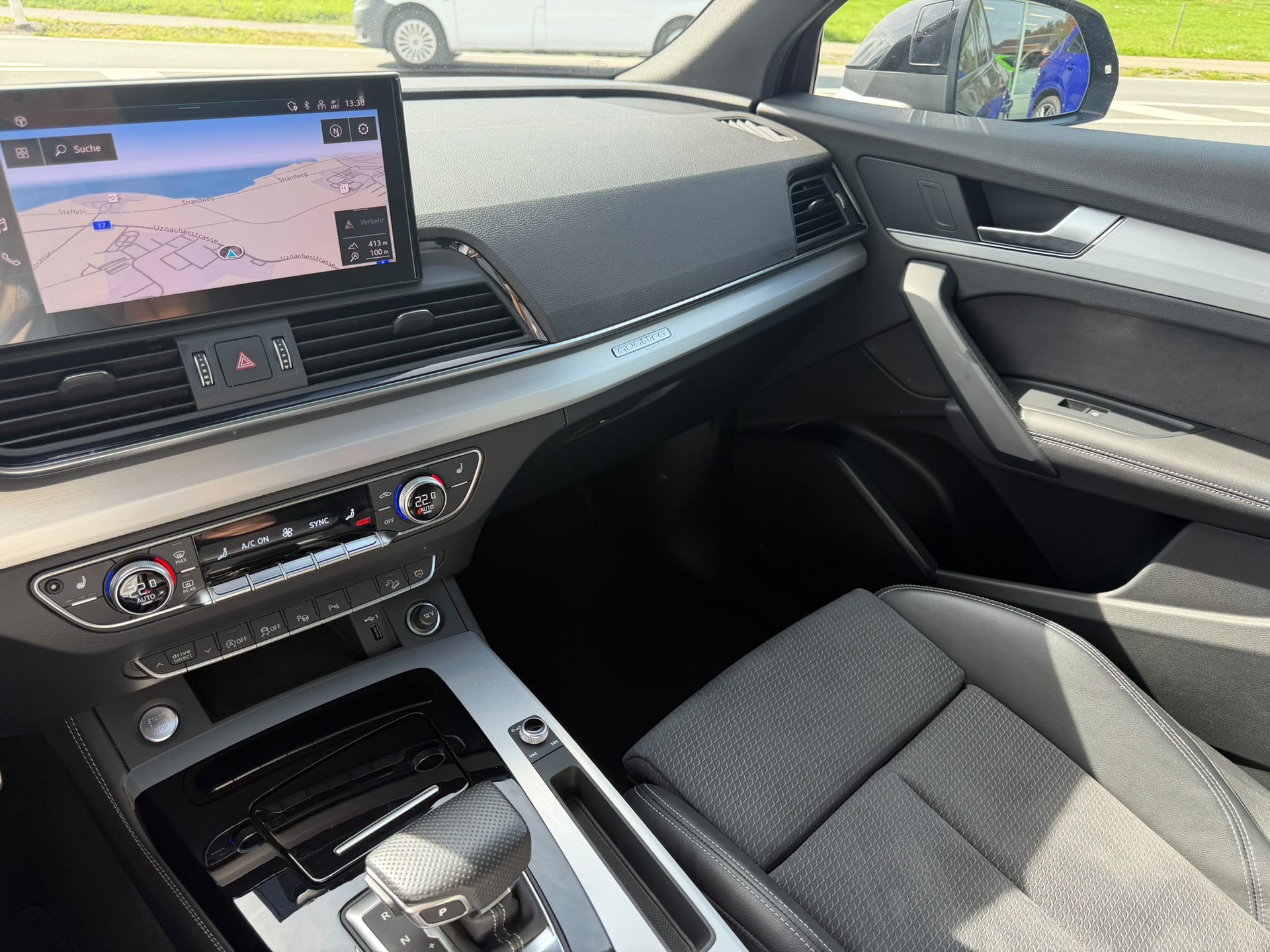 AUDI Q5 40 TDI Black Edition quattro S-tronic-image-14