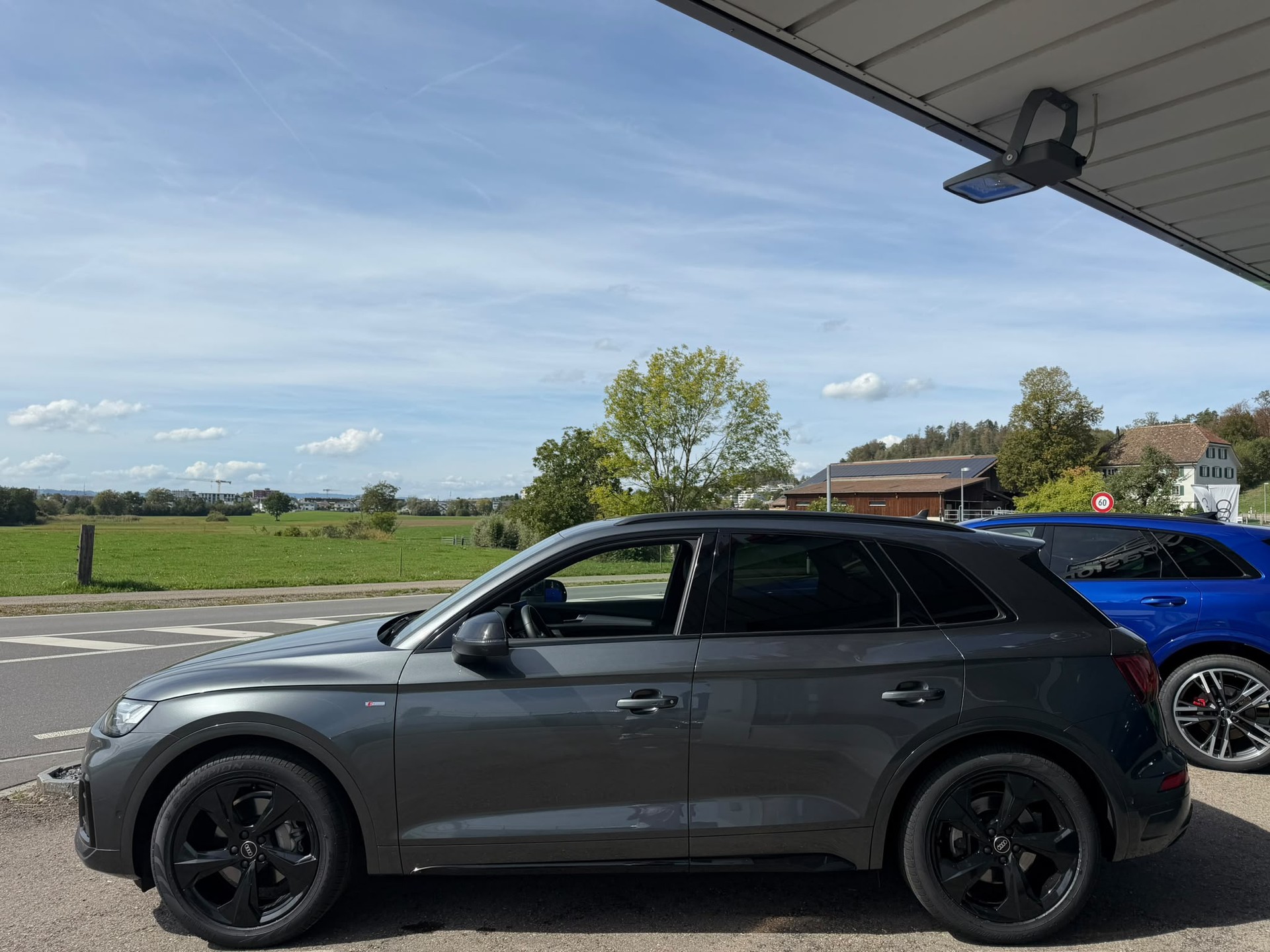 AUDI Q5 40 TDI Black Edition quattro S-tronic-image-4