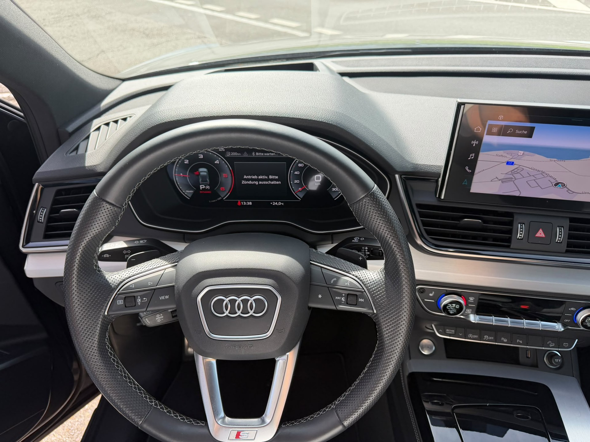 AUDI Q5 40 TDI Black Edition quattro S-tronic-image-15