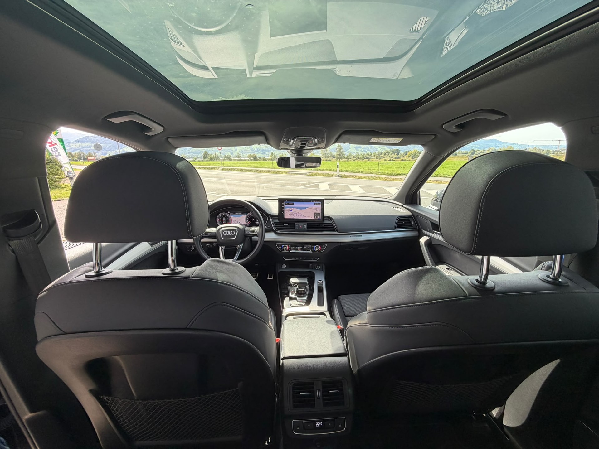 AUDI Q5 40 TDI Black Edition quattro S-tronic-image-9