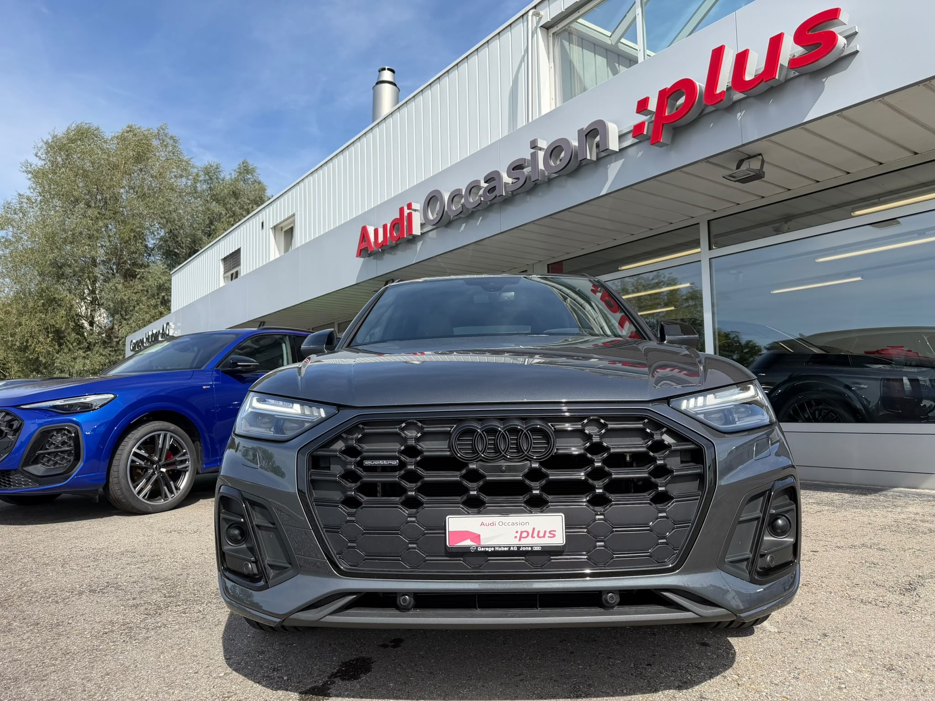 AUDI Q5 40 TDI Black Edition quattro S-tronic-image-6